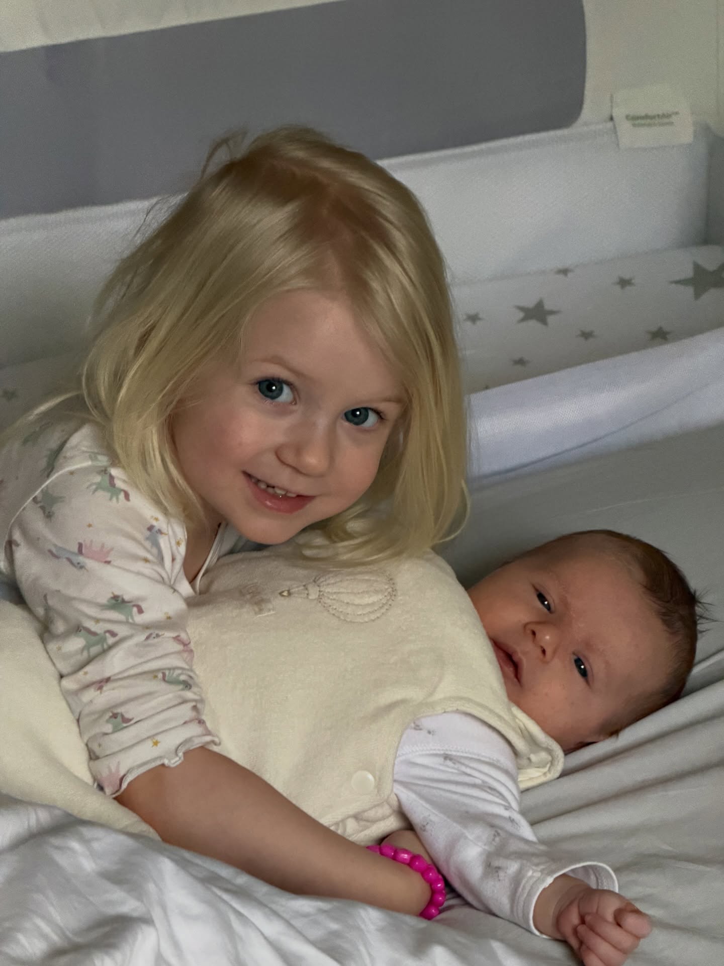 Elle y Lando, los hijos de Maxi López y Daniela Christiansson | Fuente: Instagram/danielachristiansson