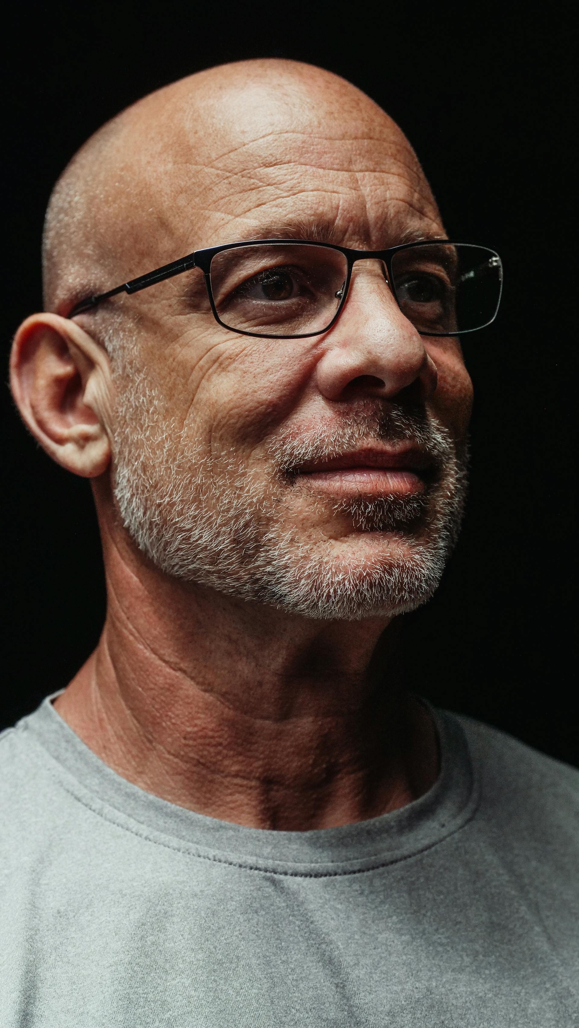 Un hombre de aspecto confuso | Fuente: Pexels