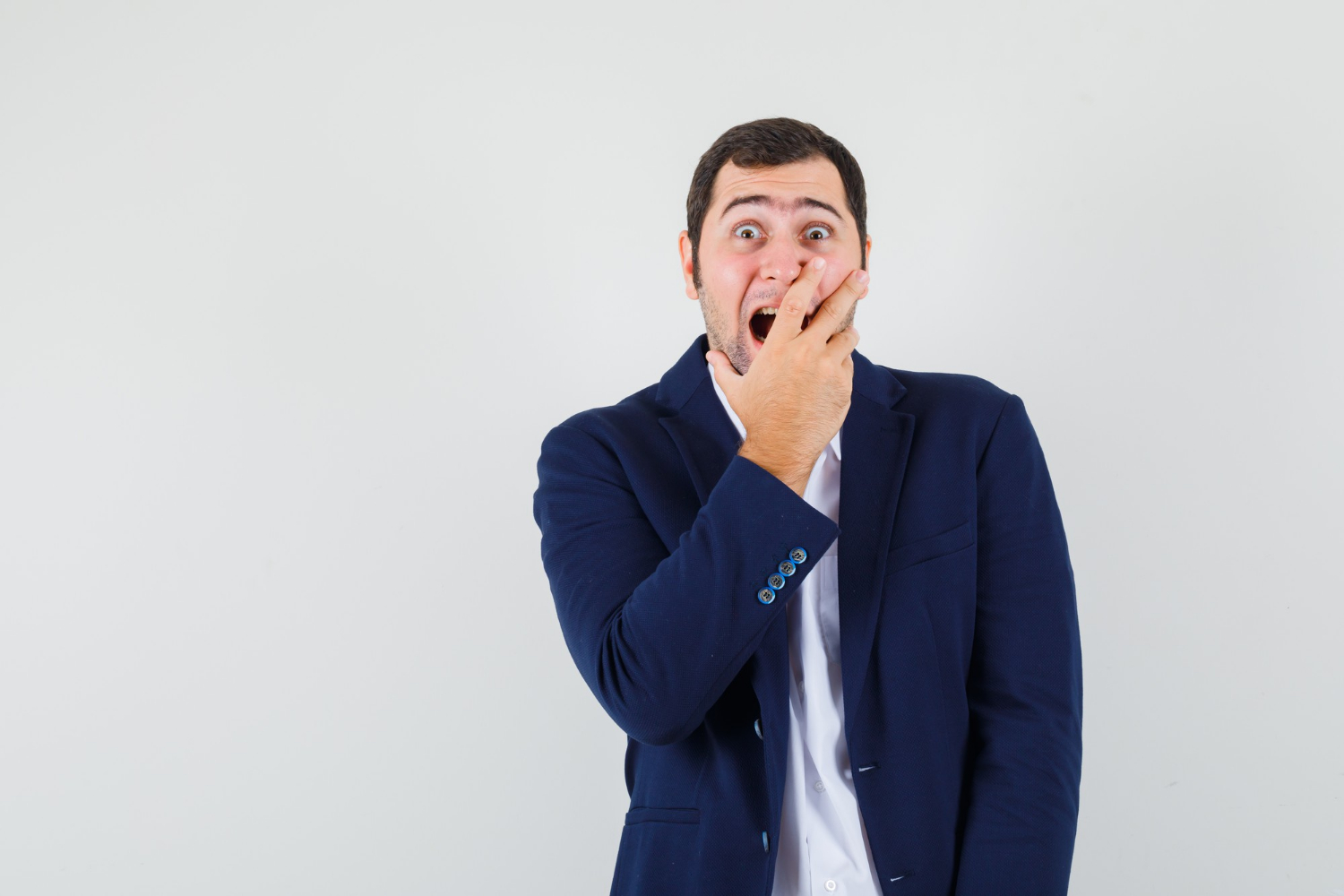 Un hombre asustado | Fuente: Freepik