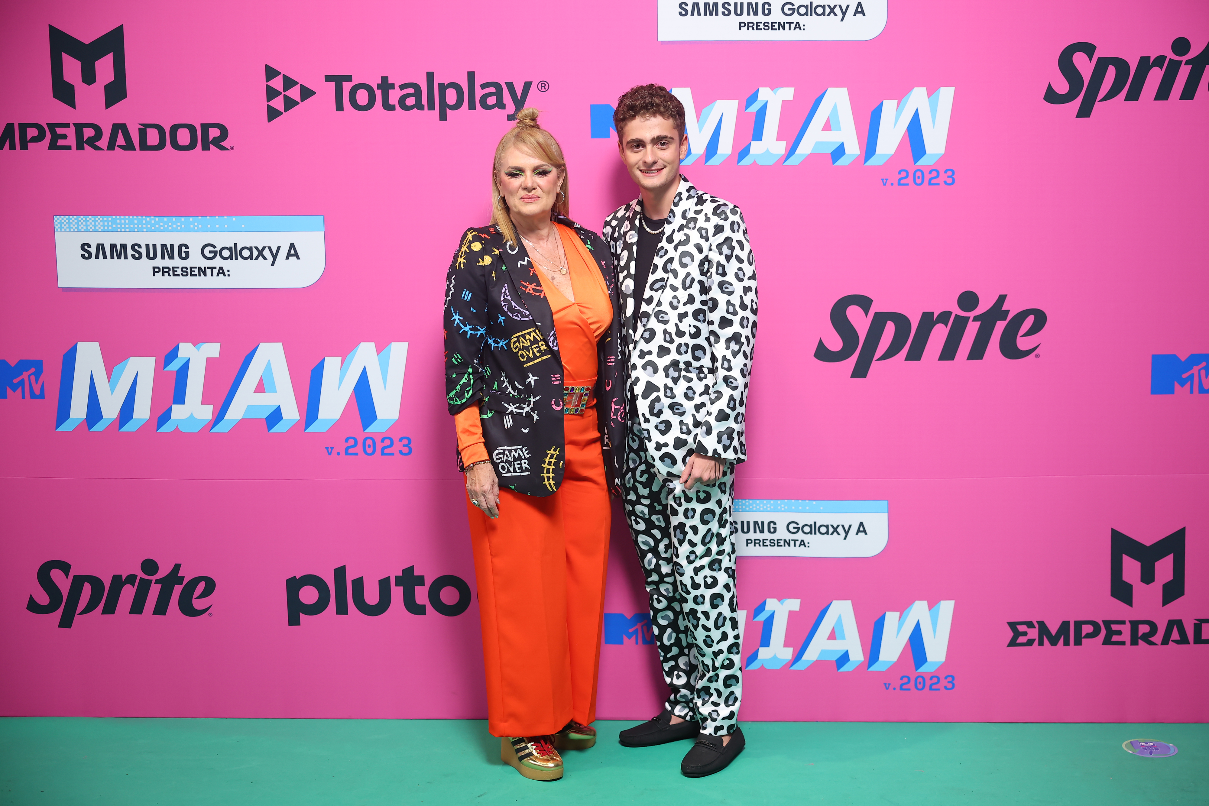 Erika Buenfil y Nicolas Buenfil durante la alfombra roja de los "MTV MIAW 2023" en el Pepsi Center WTC el 04 de agosto de 2023 en la Ciudad de México, México. | Fuente: Getty Images.
