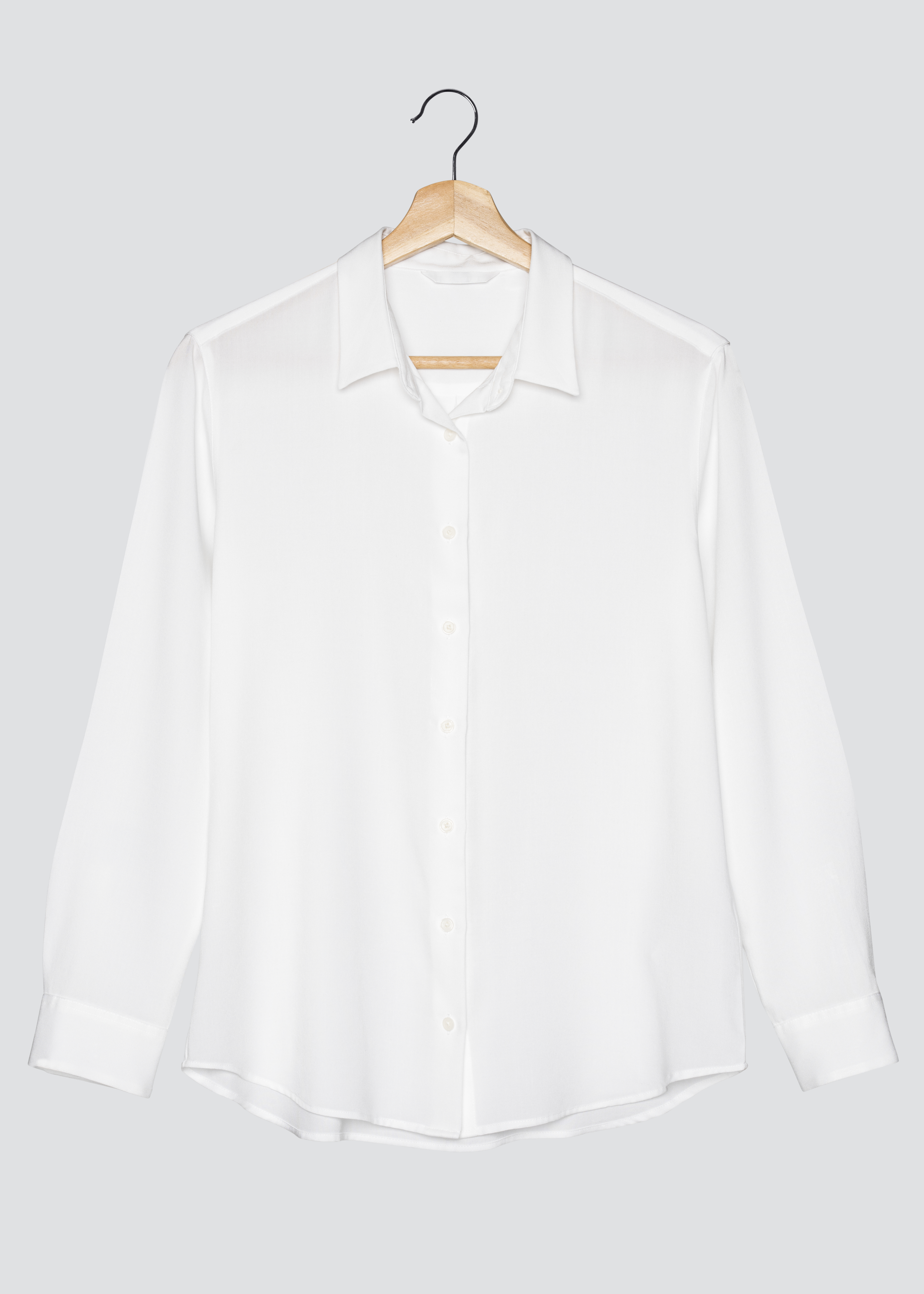 Una camisa blanca | Fuente: Freepik