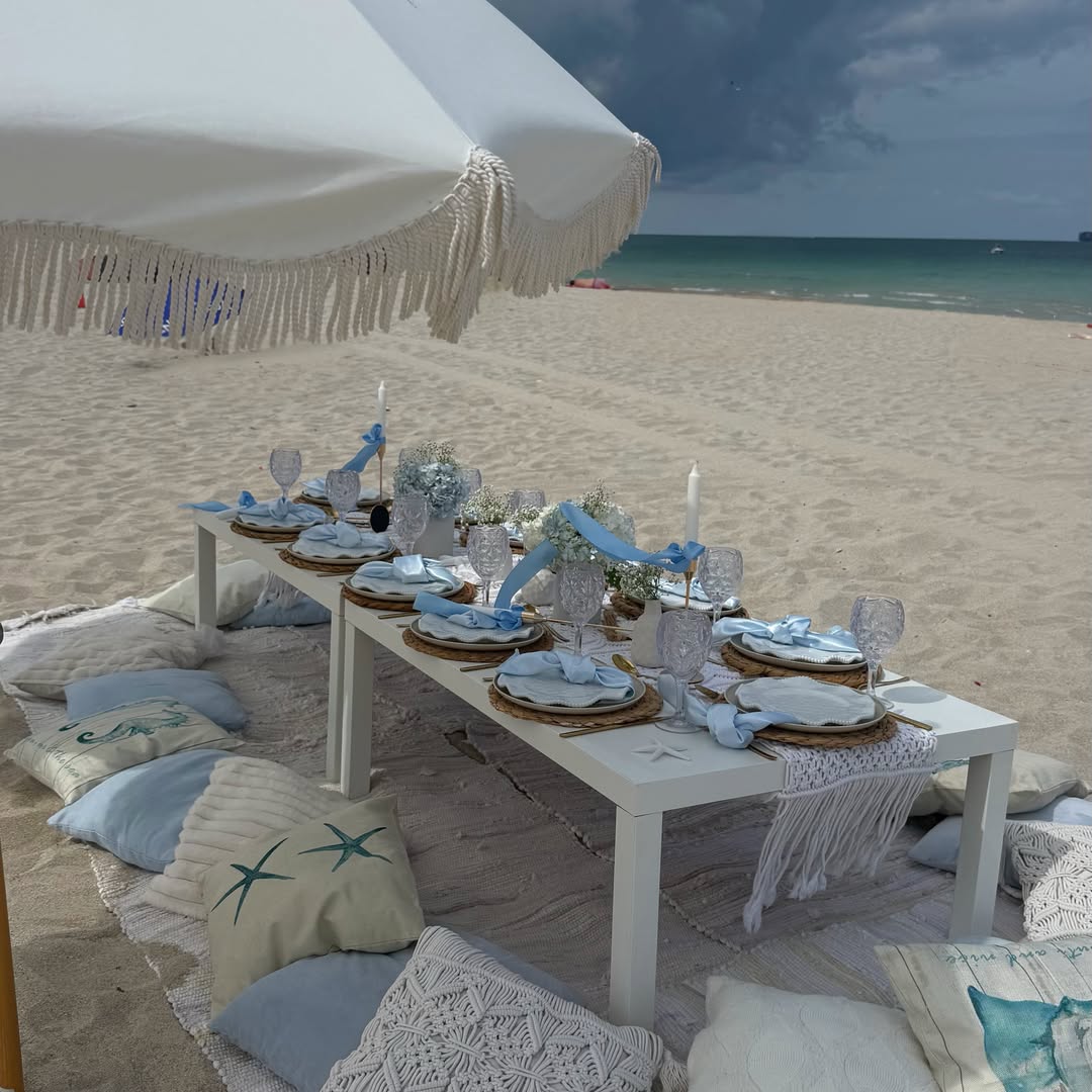 Decoración del festejo de Aitana Paladini en una playa de Miami | Fuente: Instagram/rocioguiraodiaz