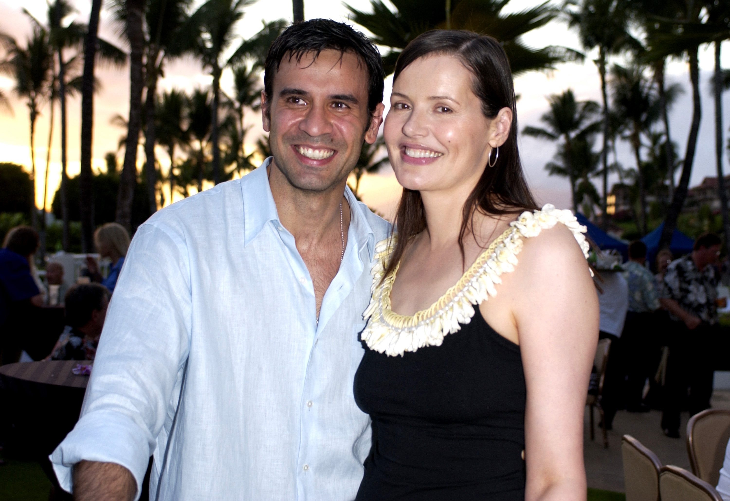 Reza Jarrahy y Geena Davis durante el Festival de Cine de Maui 2003 en Hawai | Fuente: Getty Images
