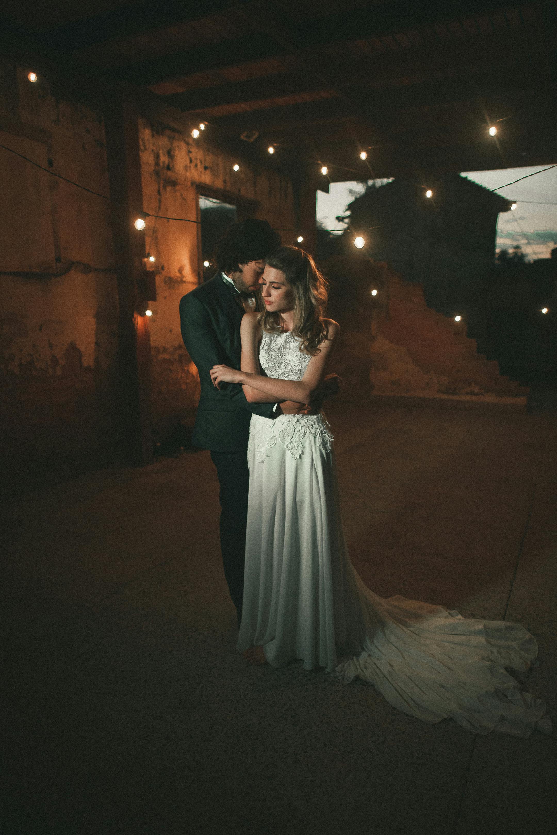 Una pareja de novios durante su primer baile | Fuente: Pexels