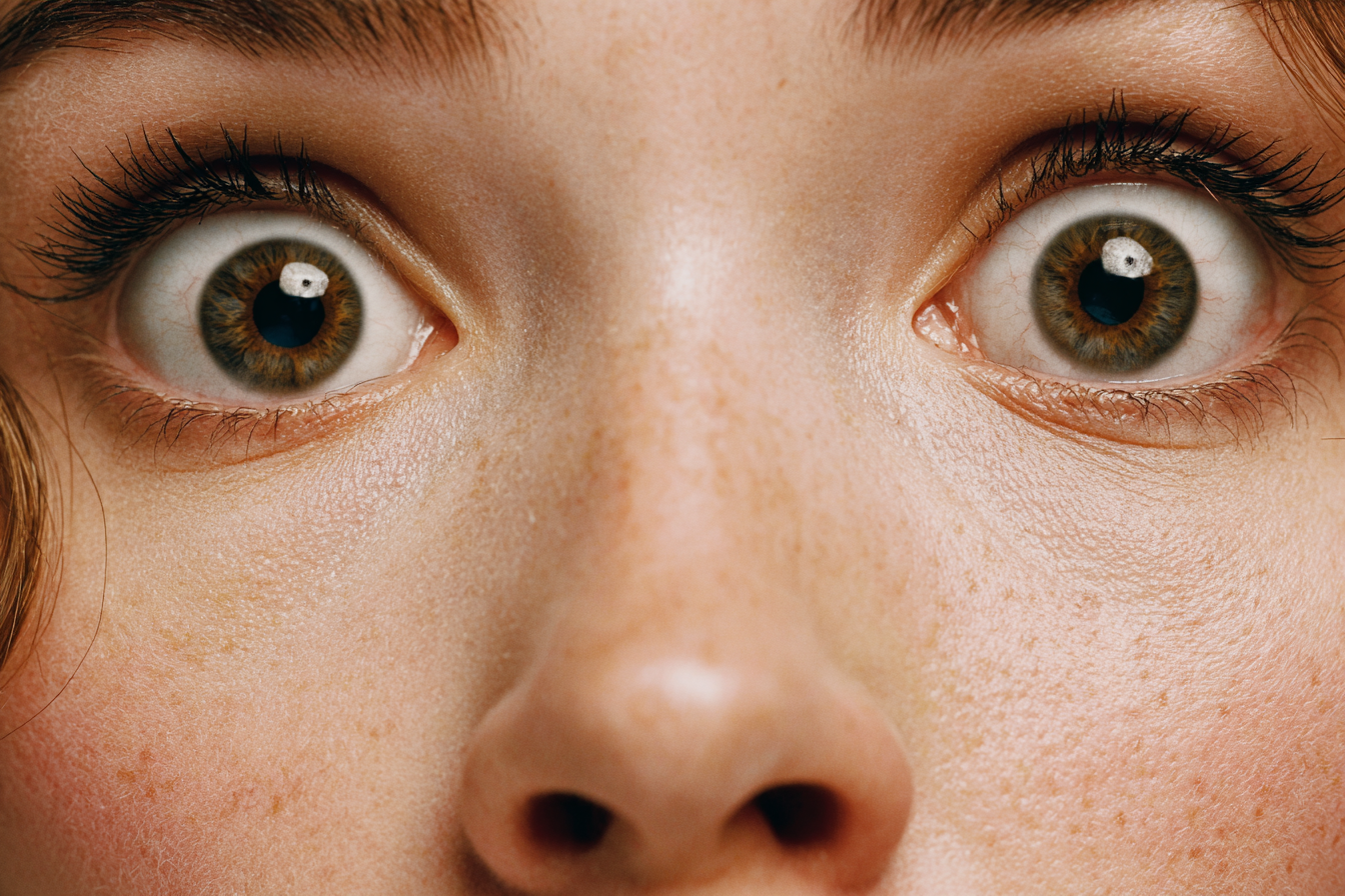 Primer plano del rostro de una mujer | Fuente: Midjourney