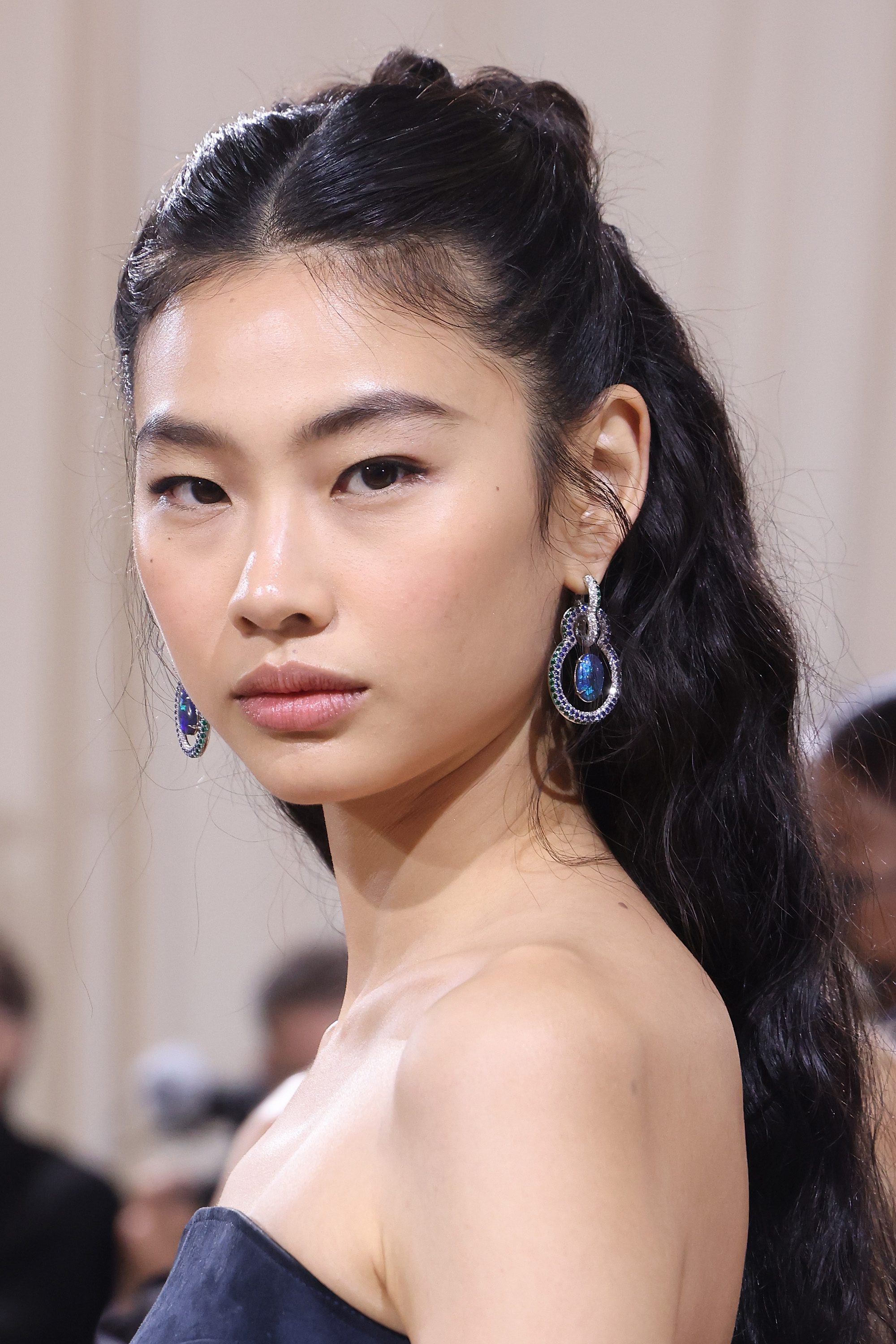 HoYeon Jung en "In America: An Anthology of Fashion", el evento benéfico del 2022 del Costume Institute en el Museo Metropolitano de Arte, el 2 de mayo en Nueva York. | Fuente: Getty Images