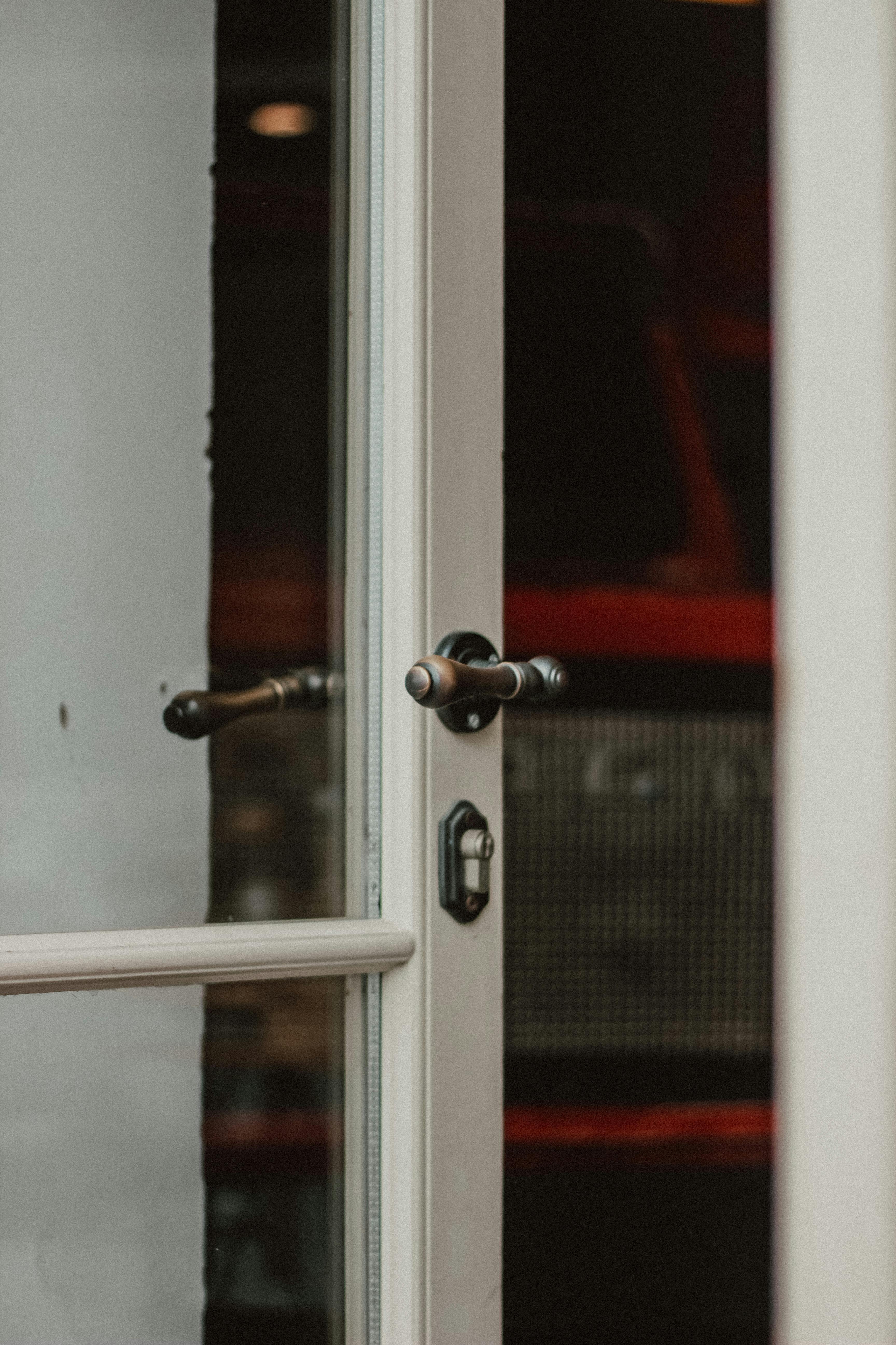Una puerta cerrada | Fuente: Pexels