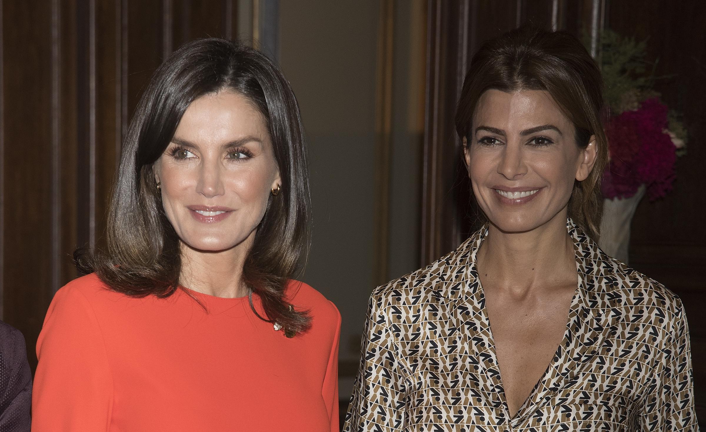 La Reina Letizia y Juliana Awada asisten a una reunión con miembros de ALIBER (Alianza Iberoamericana de Enfermedades Raras) en el Hotel Four Seasons durante el segundo día de la visita oficial de la Familia Real Española, el 26 de marzo de 2019, a Buenos Aires, Argentina. | Fuente: Getty Images