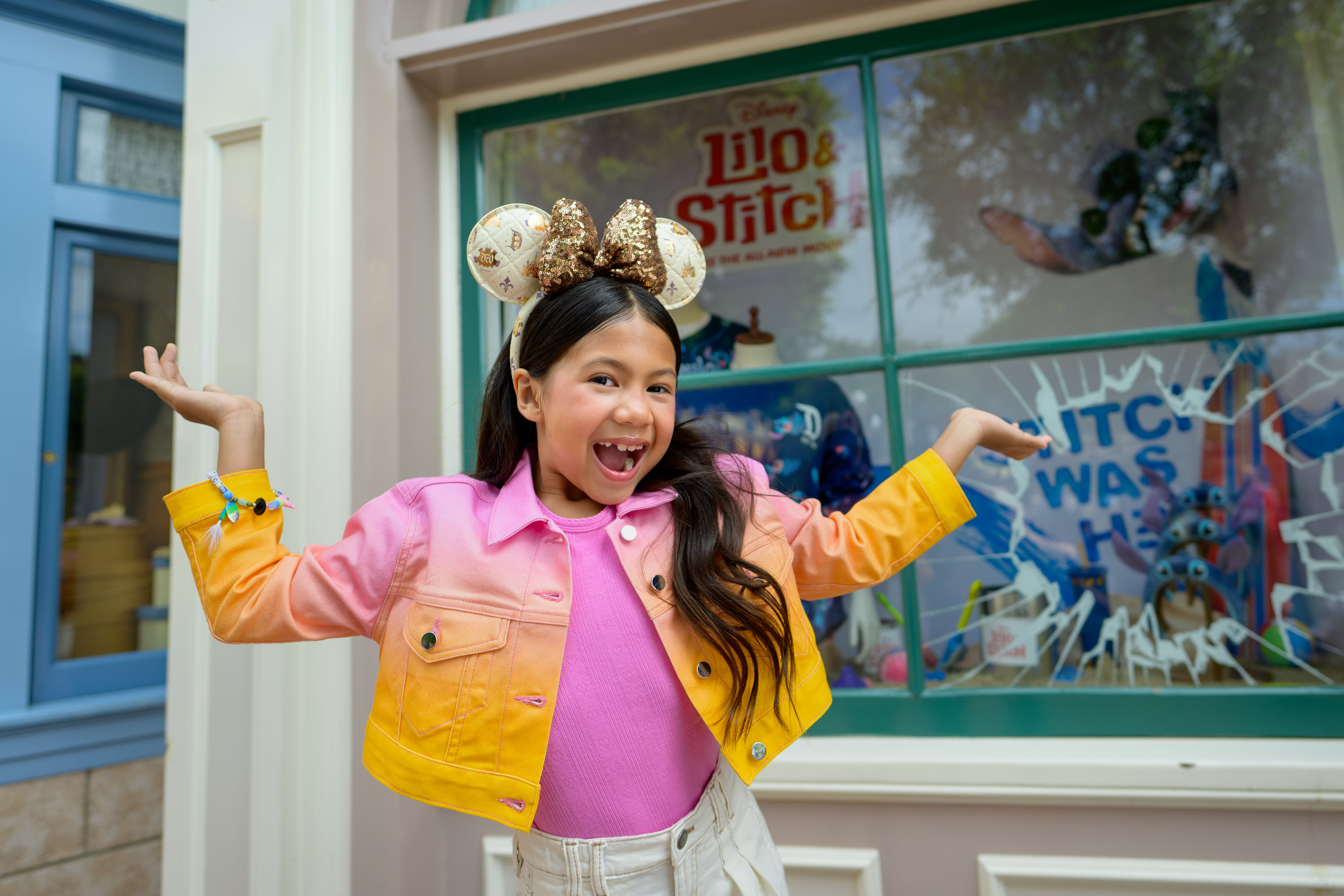 Maia Kealoha de "Lilo & Stitch" visita el complejo Disneyland el 24 de mayo de 2025 en Anaheim, California. | Fuente: Getty Images