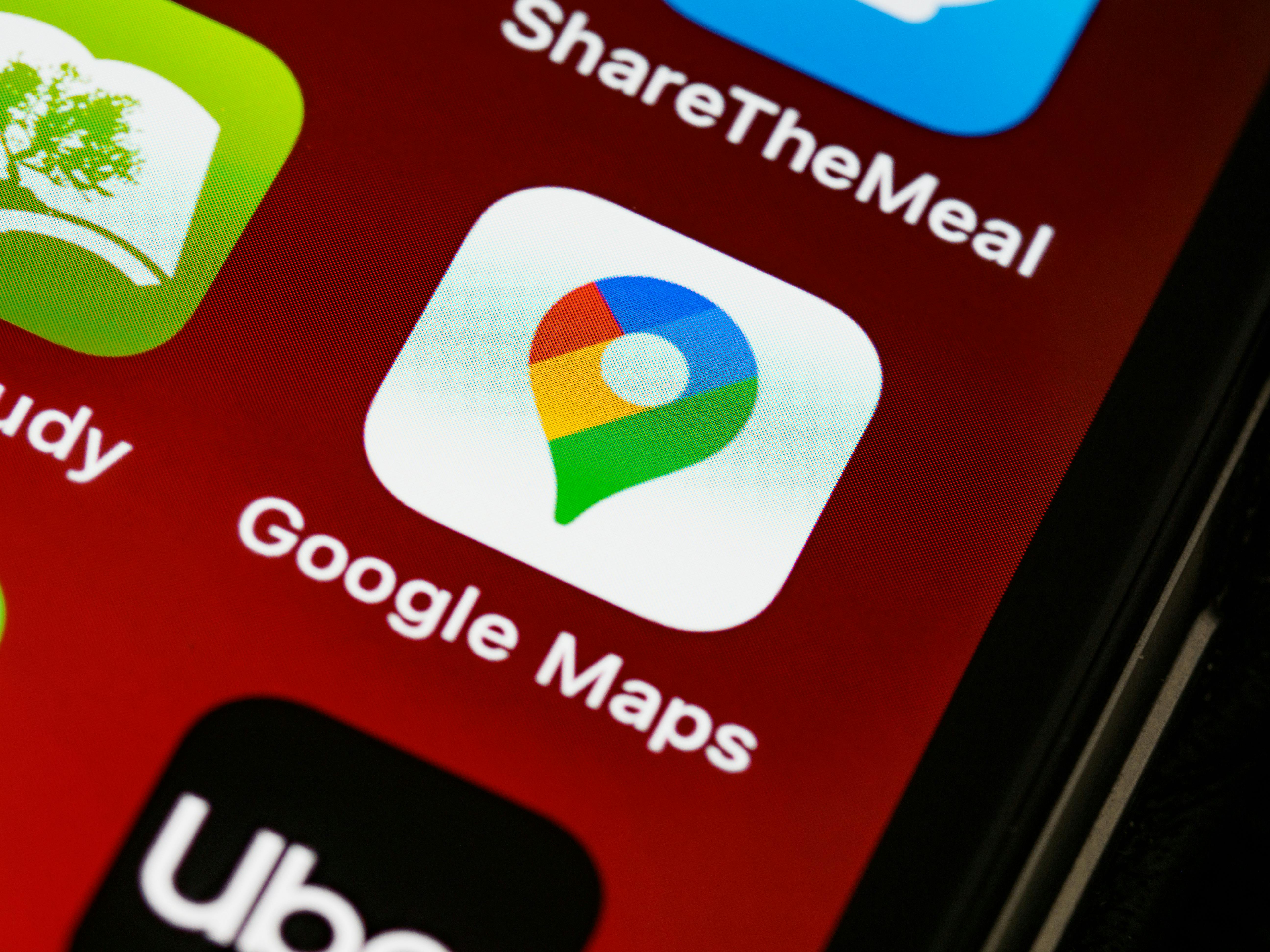 Primer plano de la aplicación Google Maps en un teléfono | Fuente: Pexels