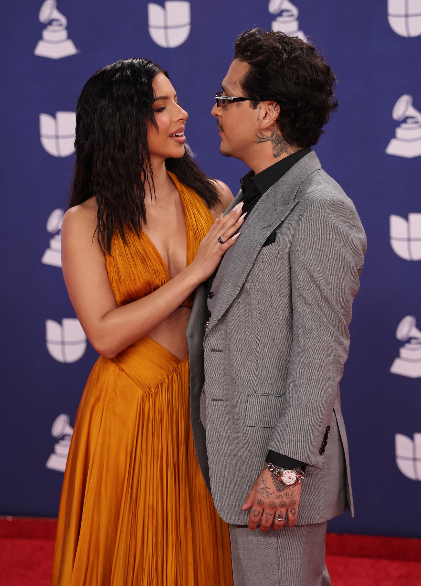 Christian Nodal y Ángela Aguilar en la 26ª edición de los Premios Grammy Latinos en el MGM Grand Garden Arena el 13 de noviembre de 2025 en Las Vegas, Nevada. | Fuente: Getty Images
