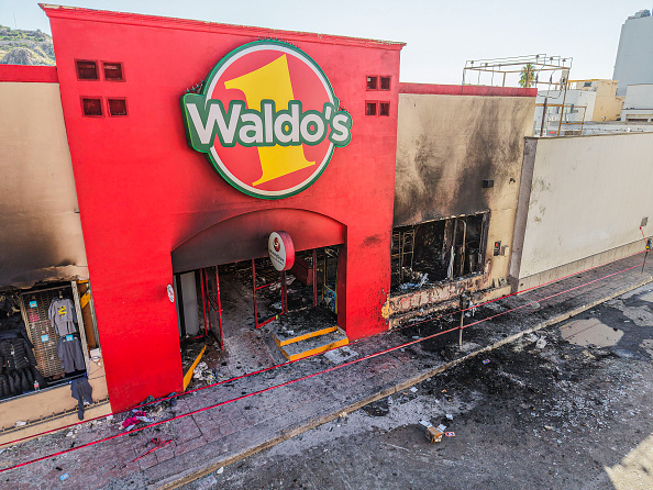 Vista general de la tienda Waldo's en el centro de Hermosillo después de un incendio el 3 de noviembre de 2025 en Hermosillo, México. Un incendio en esta tienda el 1 de noviembre de 2025 dejó al menos 23 muertos y 15 heridos, según Alfonso Durazo, gobernador de Sonora | Fuente: Getty Images