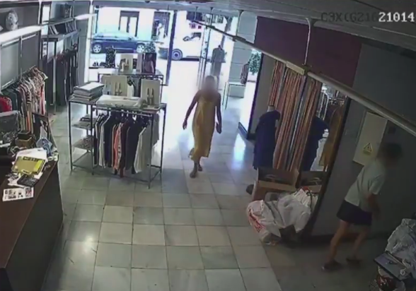 Imágenes de seguridad de la tienda de Felipe. | Foto: x.com/la7tele