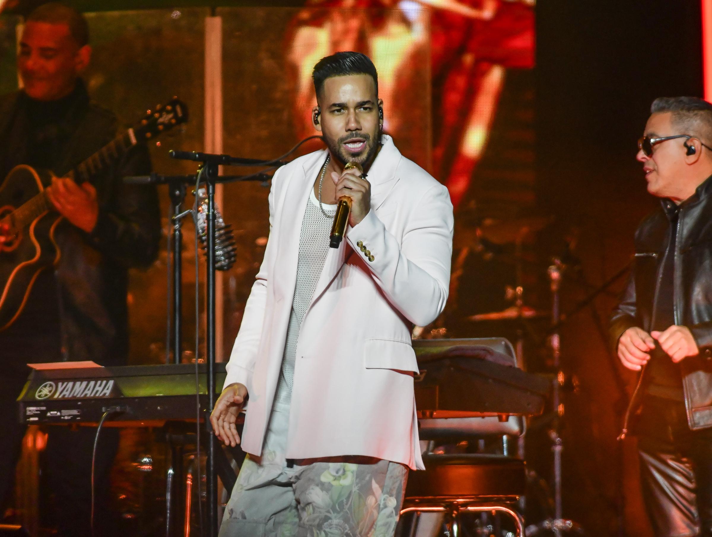 Romeo Santos se presenta en concierto durante su gira "Fórmula Vol. 3" en el State Farm Arena el 12 de noviembre de 2023 en Atlanta, Georgia. | Fuente: Getty Images