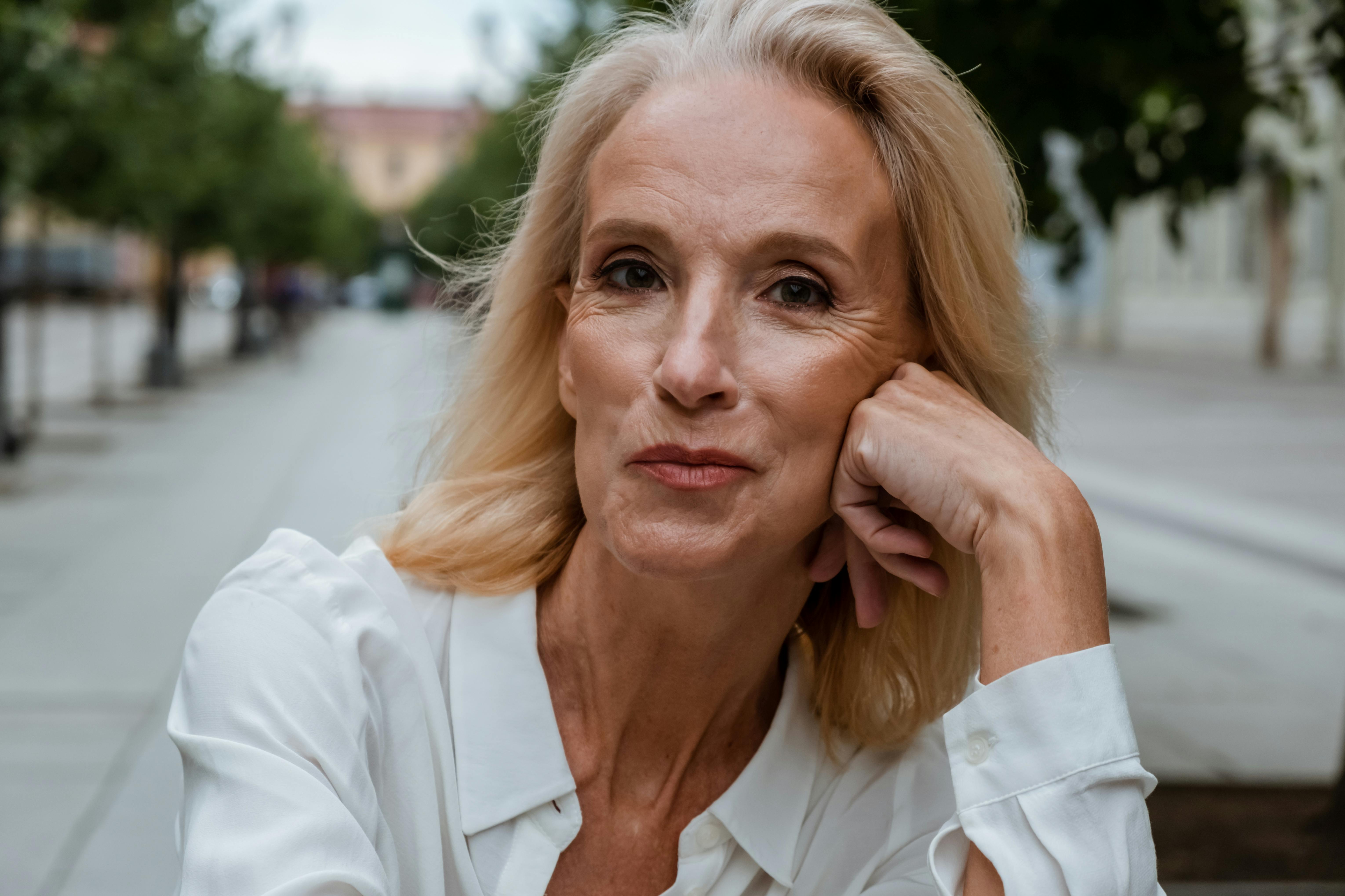 Una mujer mayor sonriente | Fuente: Pexels