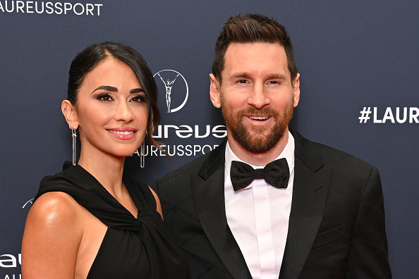 El nominado a Deportista Mundial del Año Laureus 2023, Lionel Messi, y su esposa Antonela Roccuzzo llegan a los Premios Laureus World Sports 2023 en Cour Vendome el 8 de mayo de 2023 en París, Francia | Fuente: Getty Images