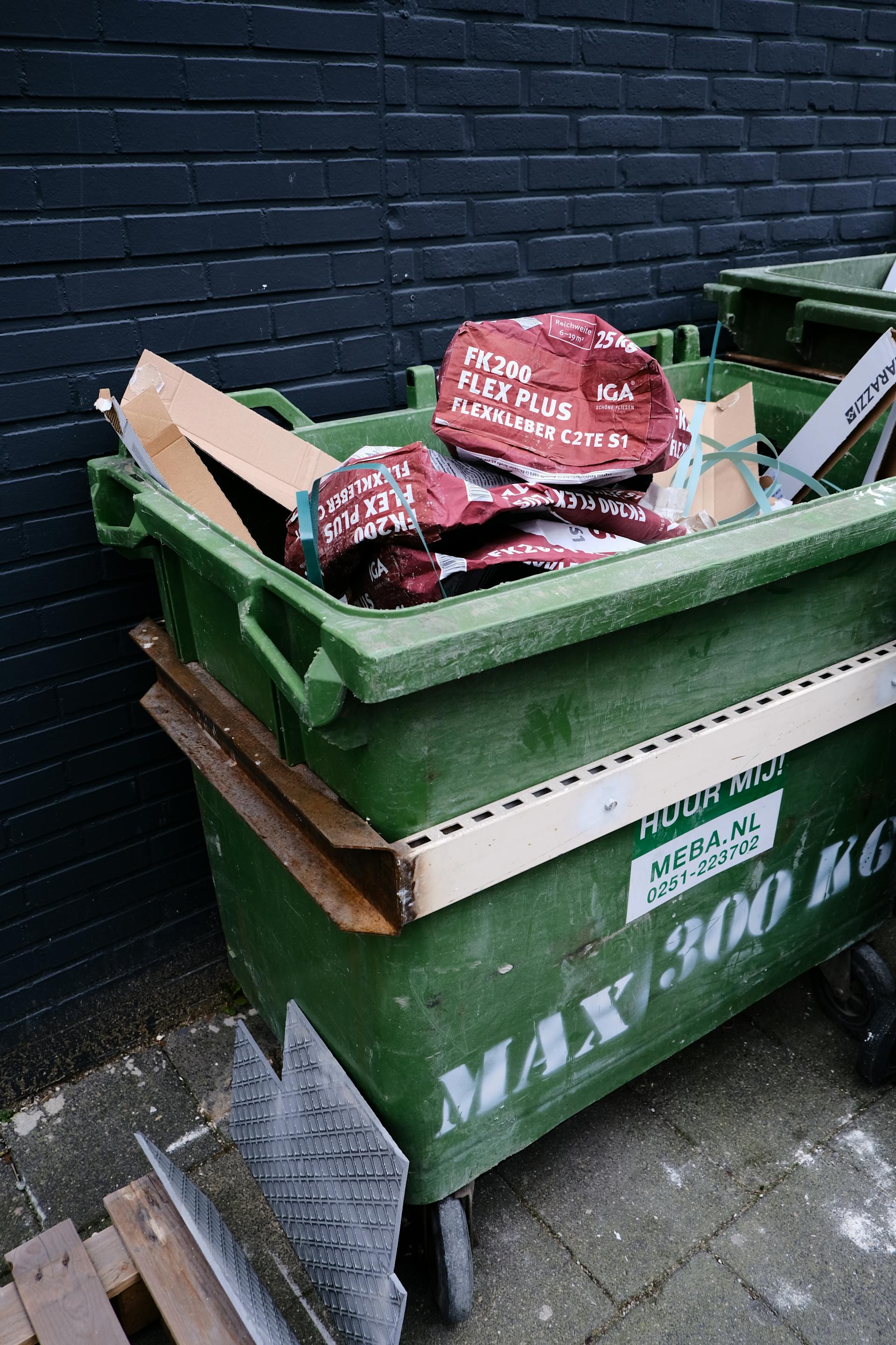 Un contenedor de basura | Fuente: Pexels