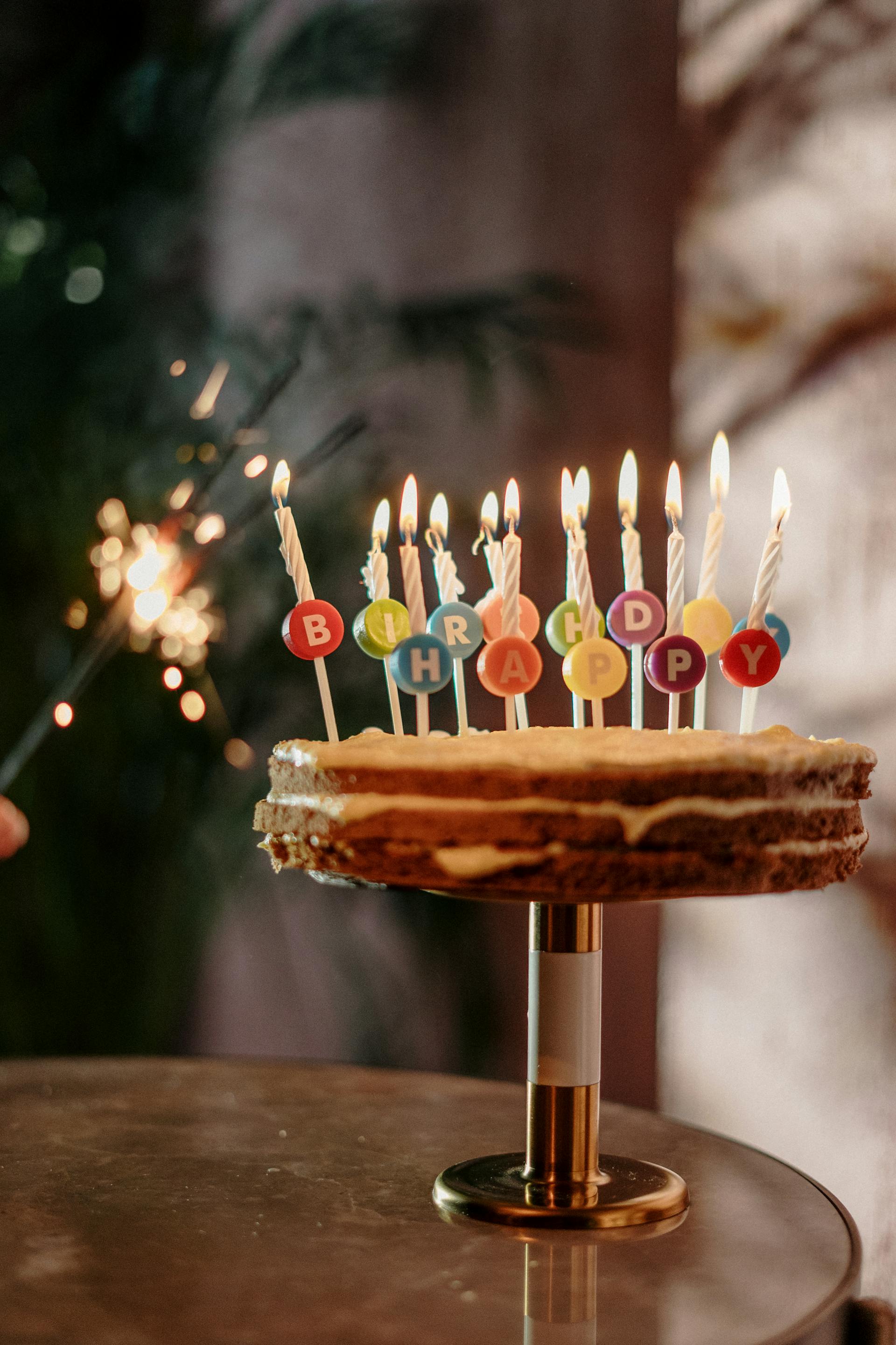 Velas sobre un pastel | Fuente: Pexels