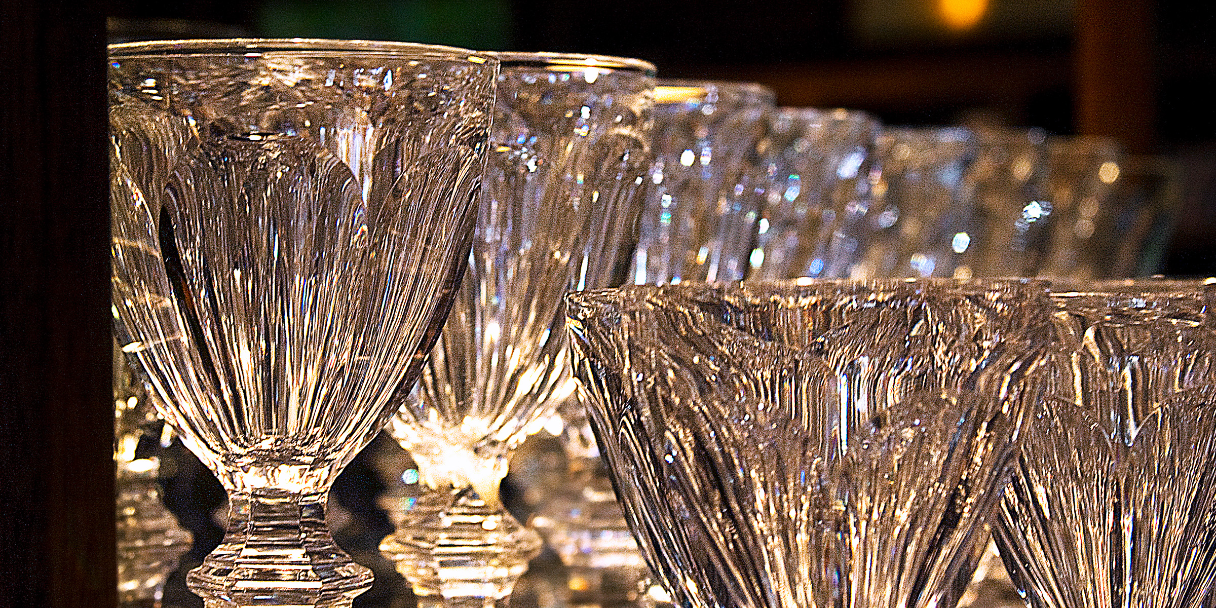 Un juego de copas de cristal | Fuente: Flickr