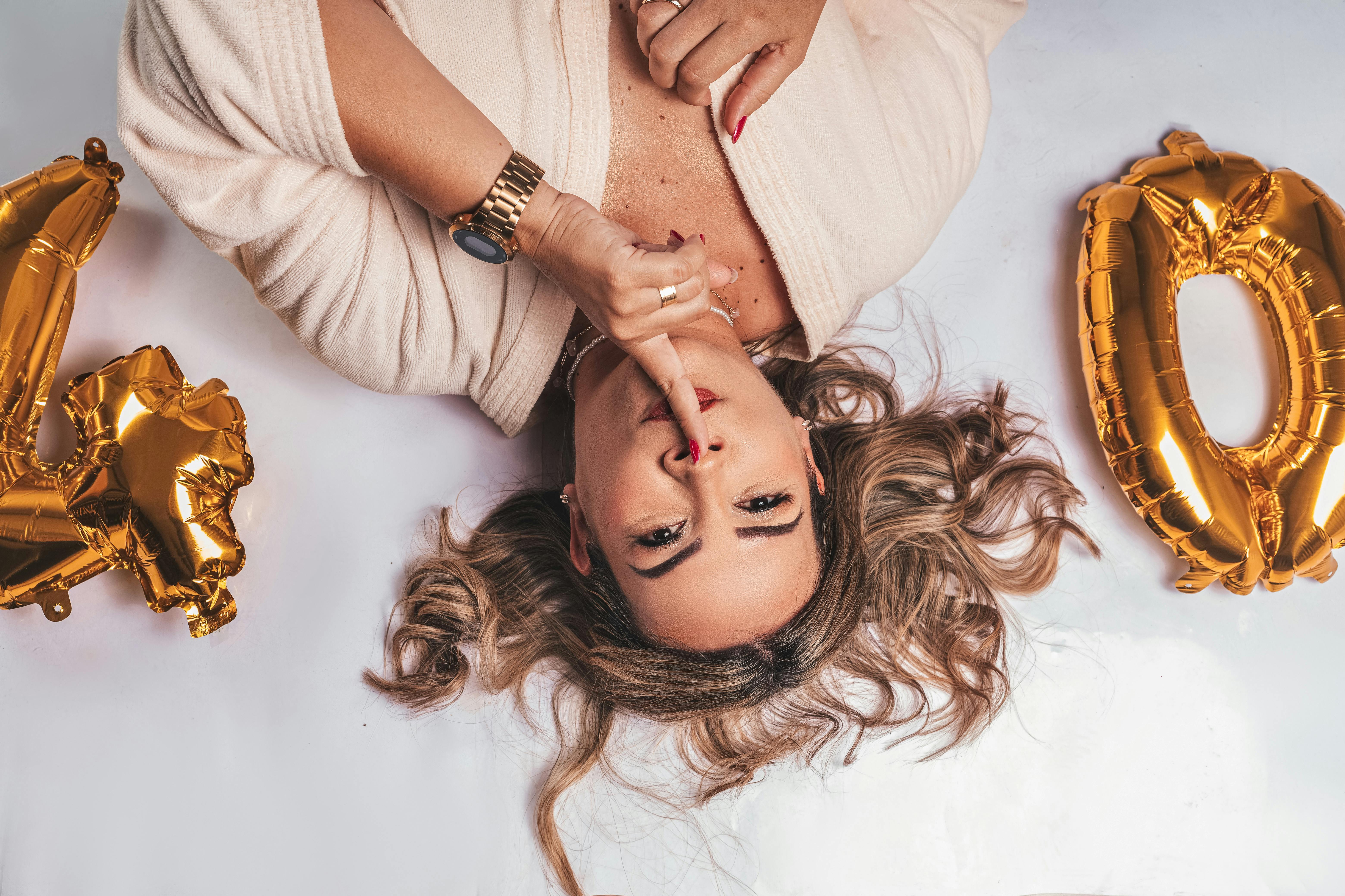 Una mujer celebrando su 40.º cumpleaños | Fuente: Pexels