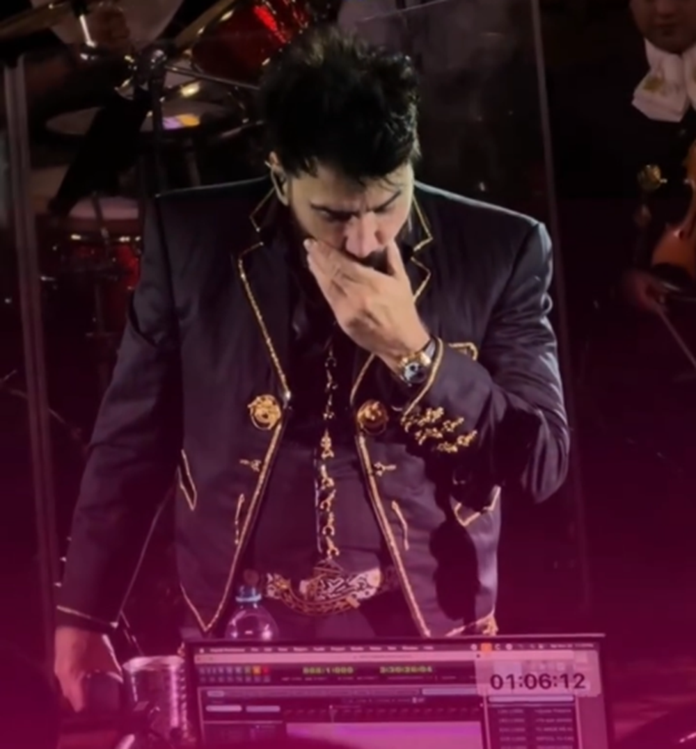 Alejandro Fernández durante su actuación en la Feria Ganadera de Querétaro, México | Fuente: Instagram/univisionfamosos