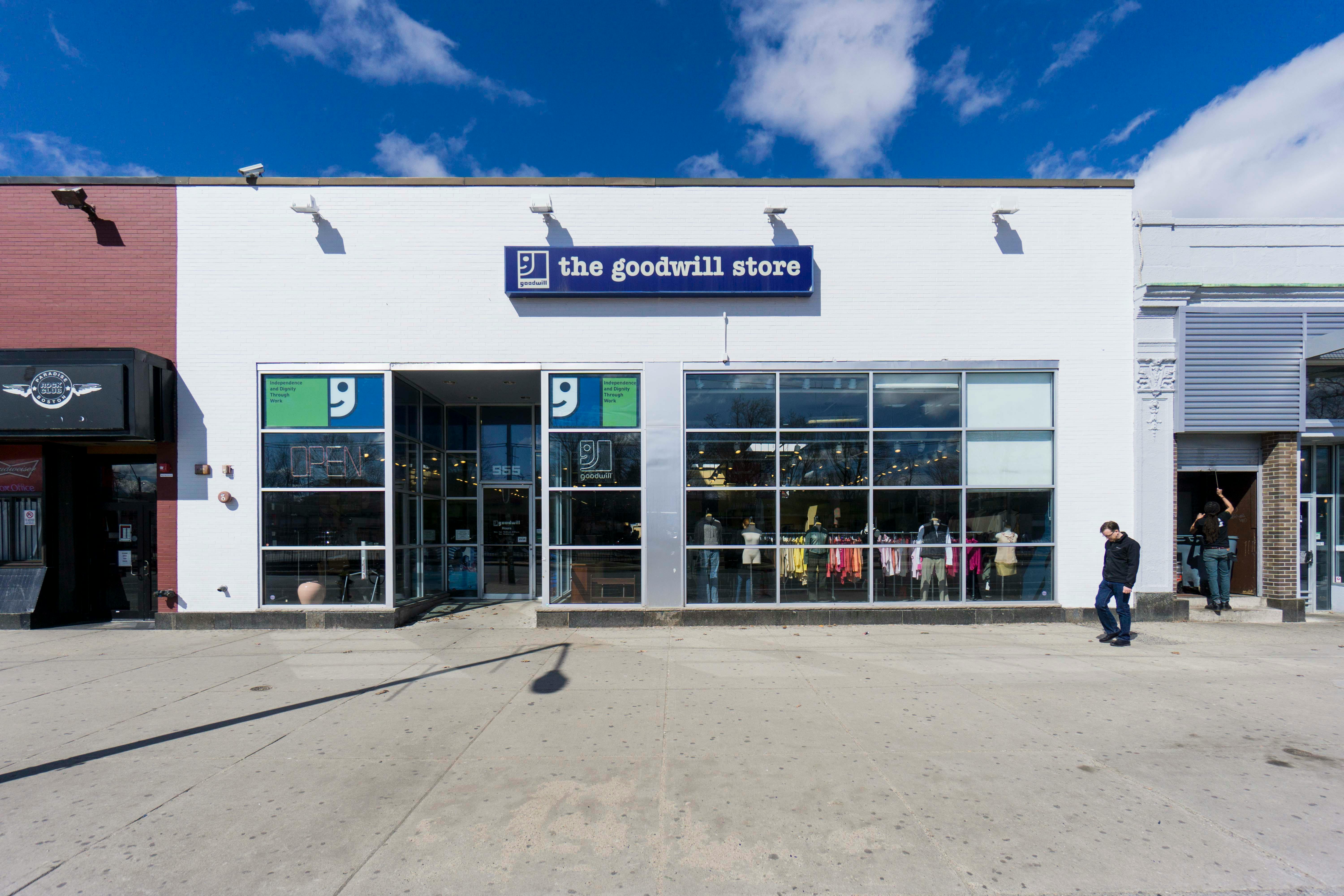 Una tienda Goodwill | Fuente: Pexels