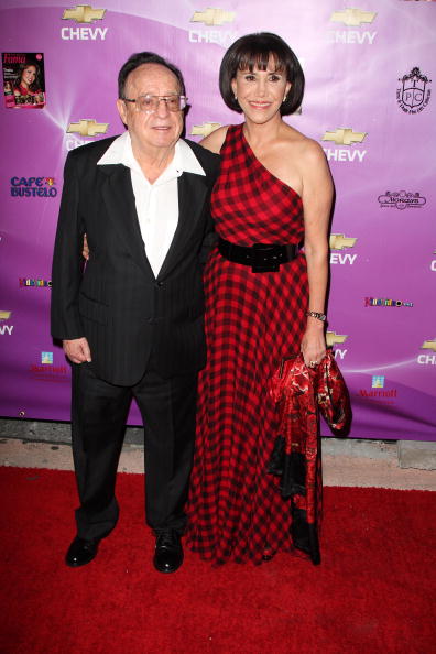 El actor Roberto Gómez Bolaños y la actriz Florinda Meza posan en los Premios FAMA 2008 en el Gusman Center for the Performing Arts, el 29 de octubre de 2008 en Miami | Fuente: Getty Images