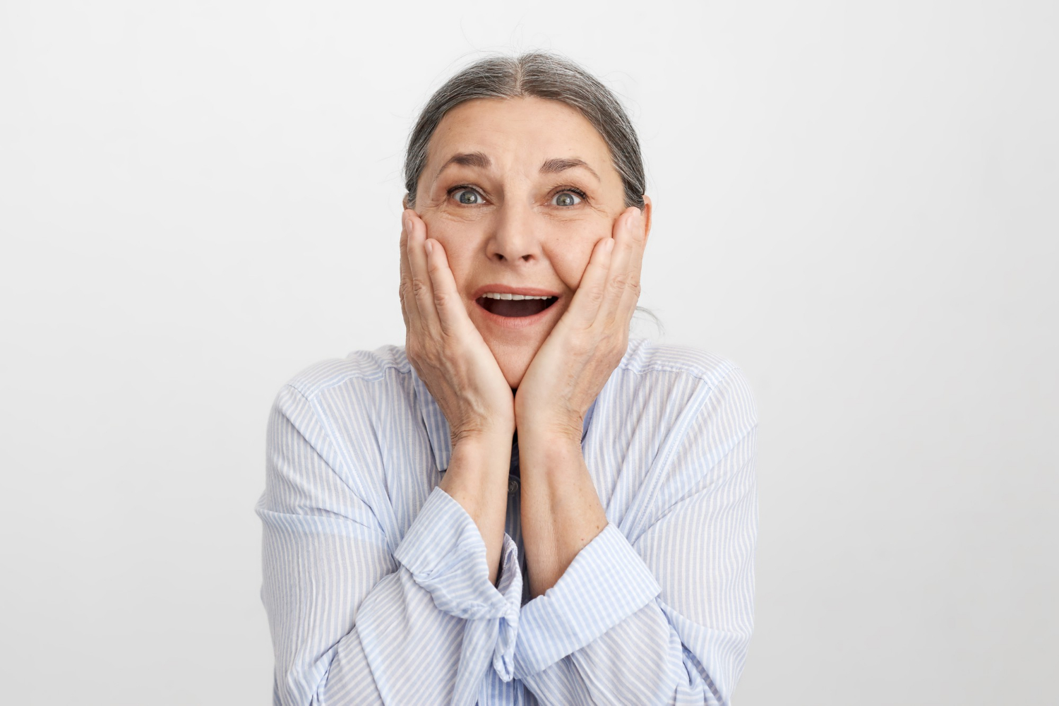 Una anciana conmocionada | Fuente: Freepik