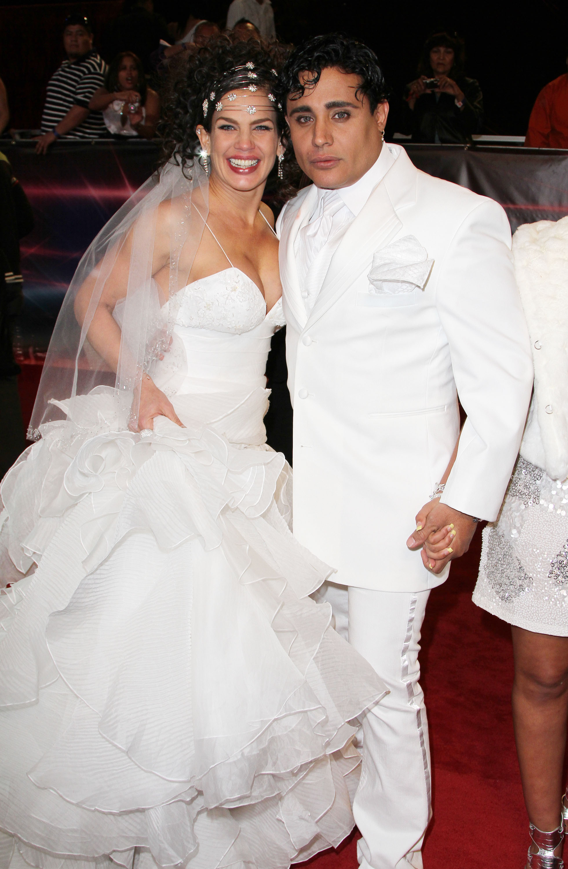 Niurka Marcos y Eduardo Antonio llegan a los Premios Univision 2010 Premio Lo Nuestro a La Música Latina en el American Airlines Arena el 18 de febrero de 2010 en Miami, Florida. | Fuente: Getty Images