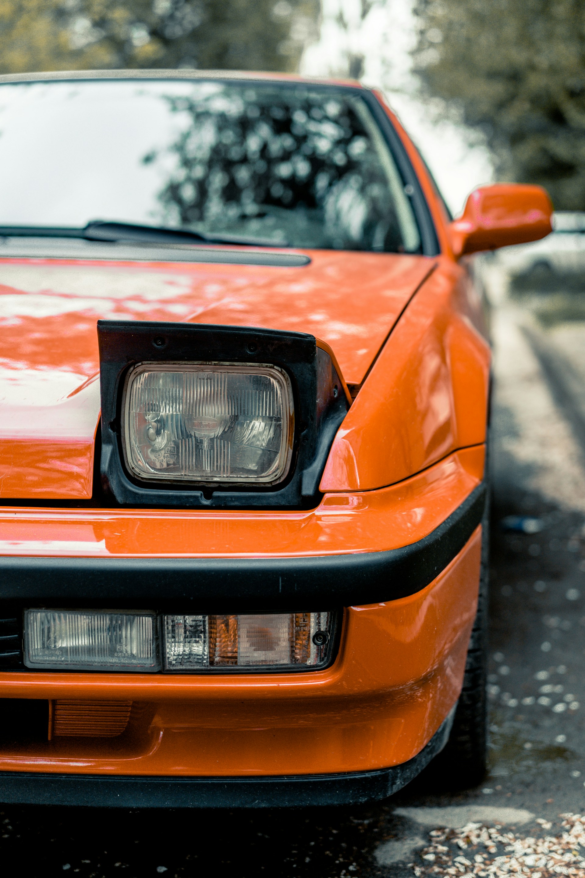 Un automóvil naranja | Fuente: Unsplash