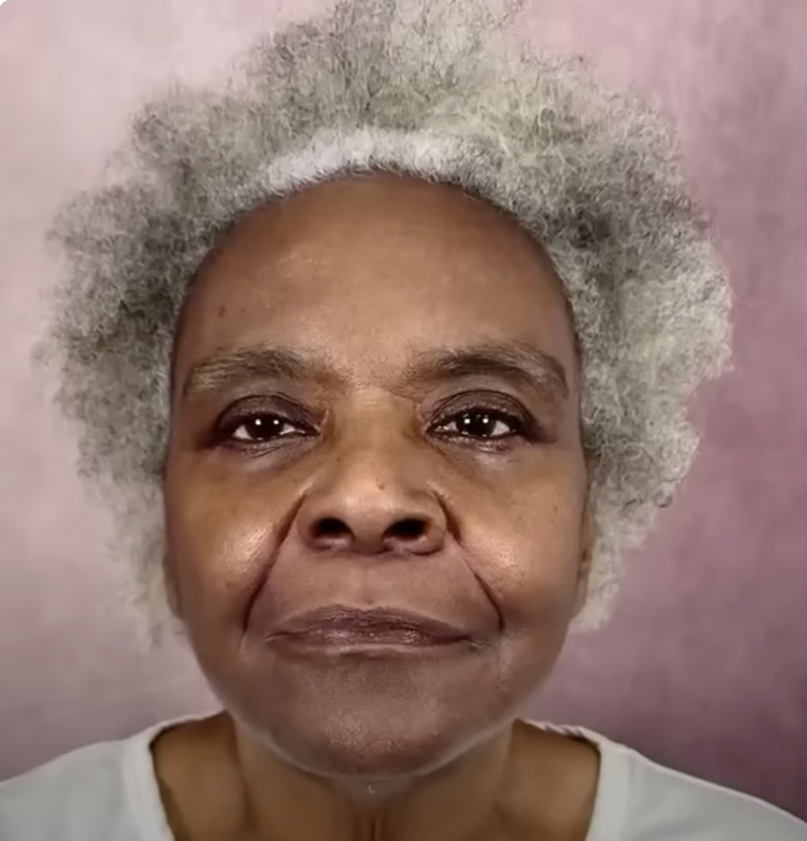 Captura de pantalla de Linda Truesdale de un vídeo del 27 de febrero de 2025. | Fuente: YouTube/Doctor Carl Truesdale