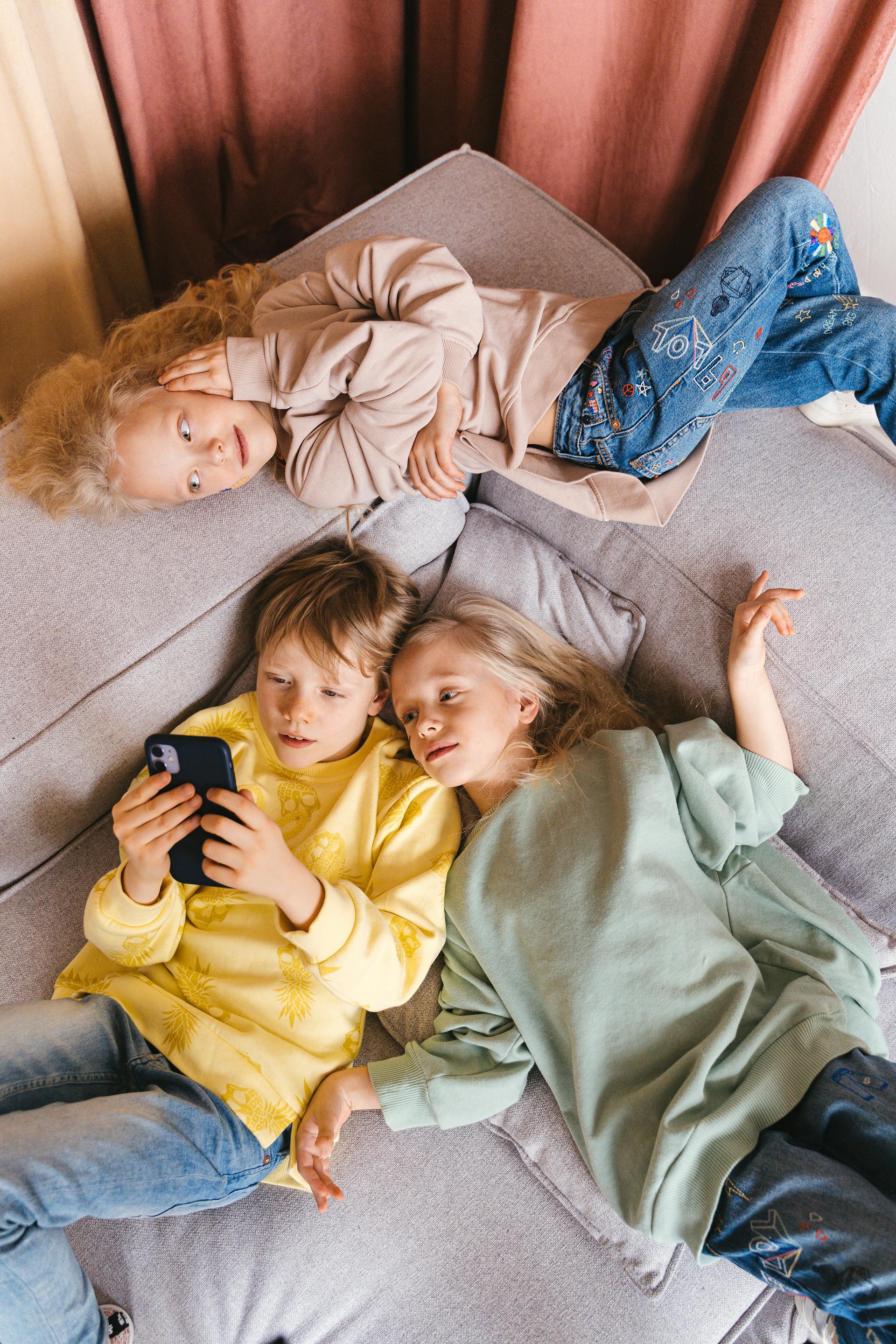 Tres niños pequeños | Fuente: Pexels