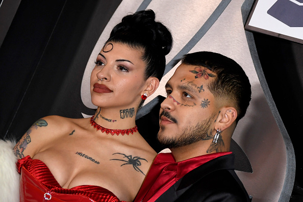 Cazzu y Christian Nodal asisten a la Gala Persona del Año 2022 de La Academia Latina de la Grabación en honor a Marco Antonio Solís, en el Michelob ULTRA Arena el 16 de noviembre de 2022 en Las Vegas, Nevada | Fuente: Getty Images