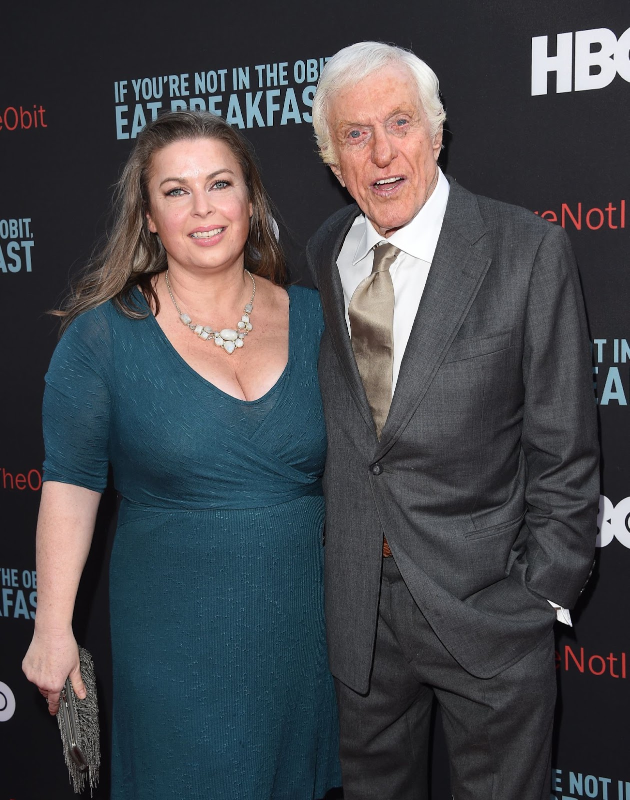 Dick Van Dyke y Arlene Silver en el estreno de "If You're Not In The Obit, Eat Breakfast" el 17 de mayo de 2017 en Beverly Hills, California. | Fuente: Getty Images
