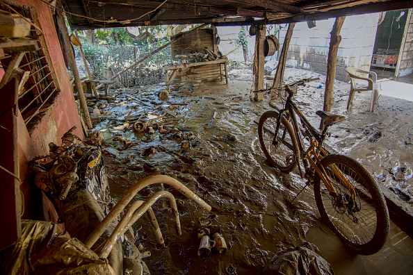 Vista de los escombros de una vivienda dañada tras las severas inundaciones que afectaron la ciudad de Álamo, en el estado de Veracruz, México, el 13 de octubre de 2025 | Fuente: Getty Images