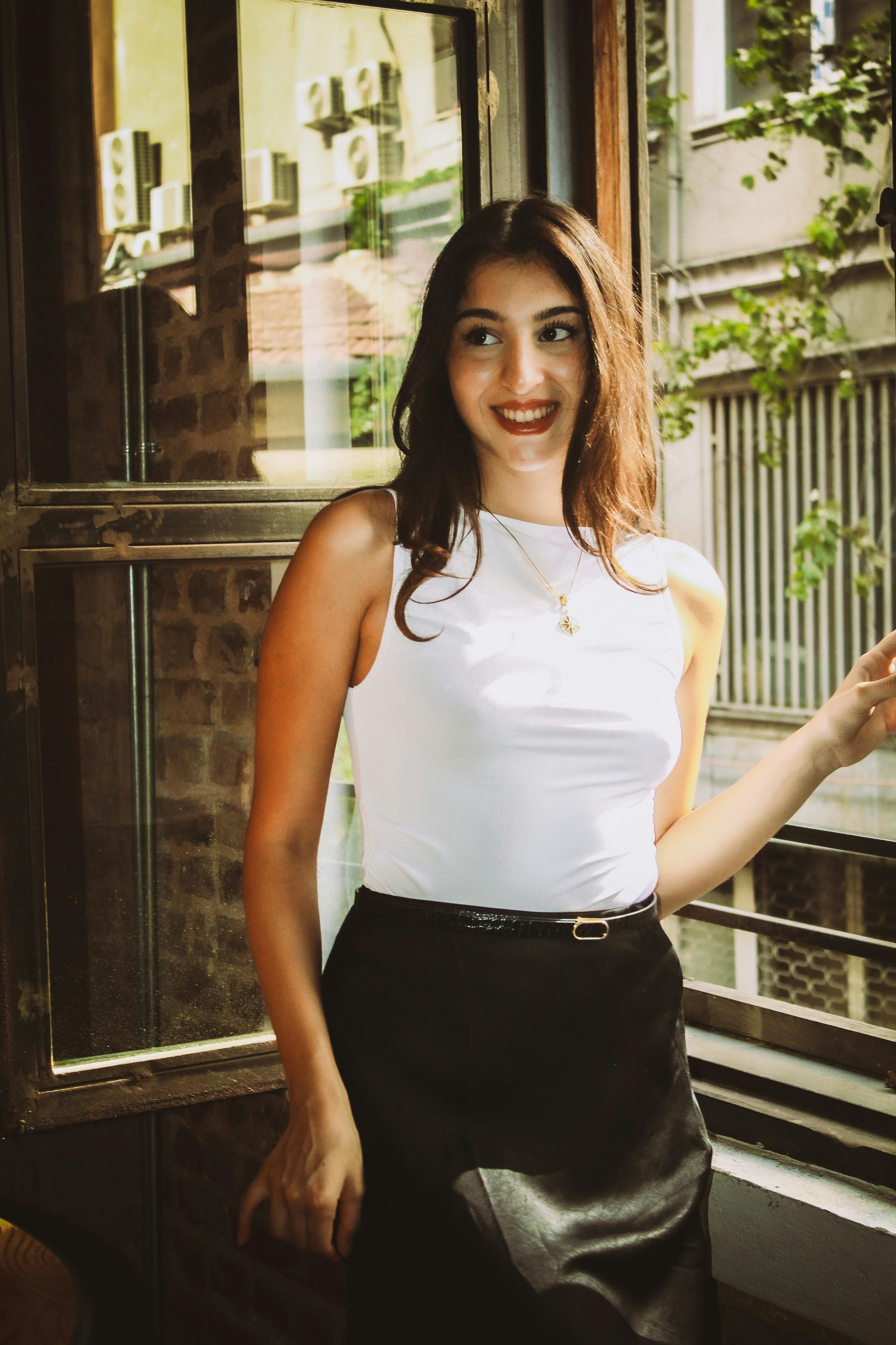 Una mujer sonriendo | Fuente: Pexels