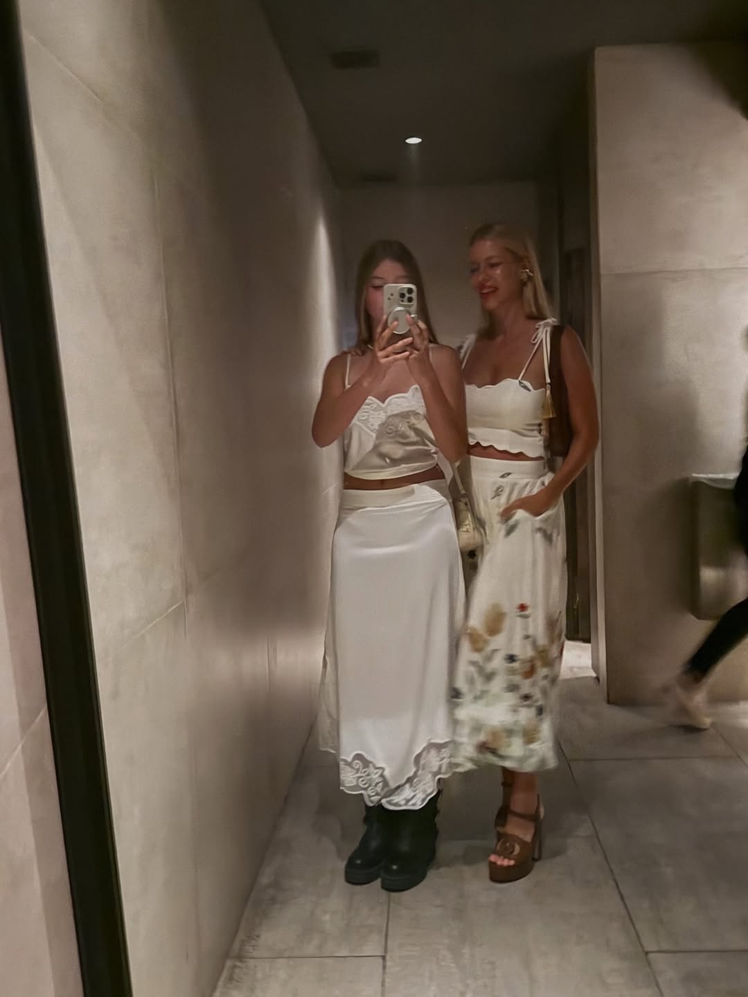 Nicole Neumann y su hija Allegra Cubero en la gala del Enjoy Punta del Este Casino & Resort, celebrada en el restaurante Osaka de Buenos Aires | Fuente: Instagram/nikitaneumannoficial