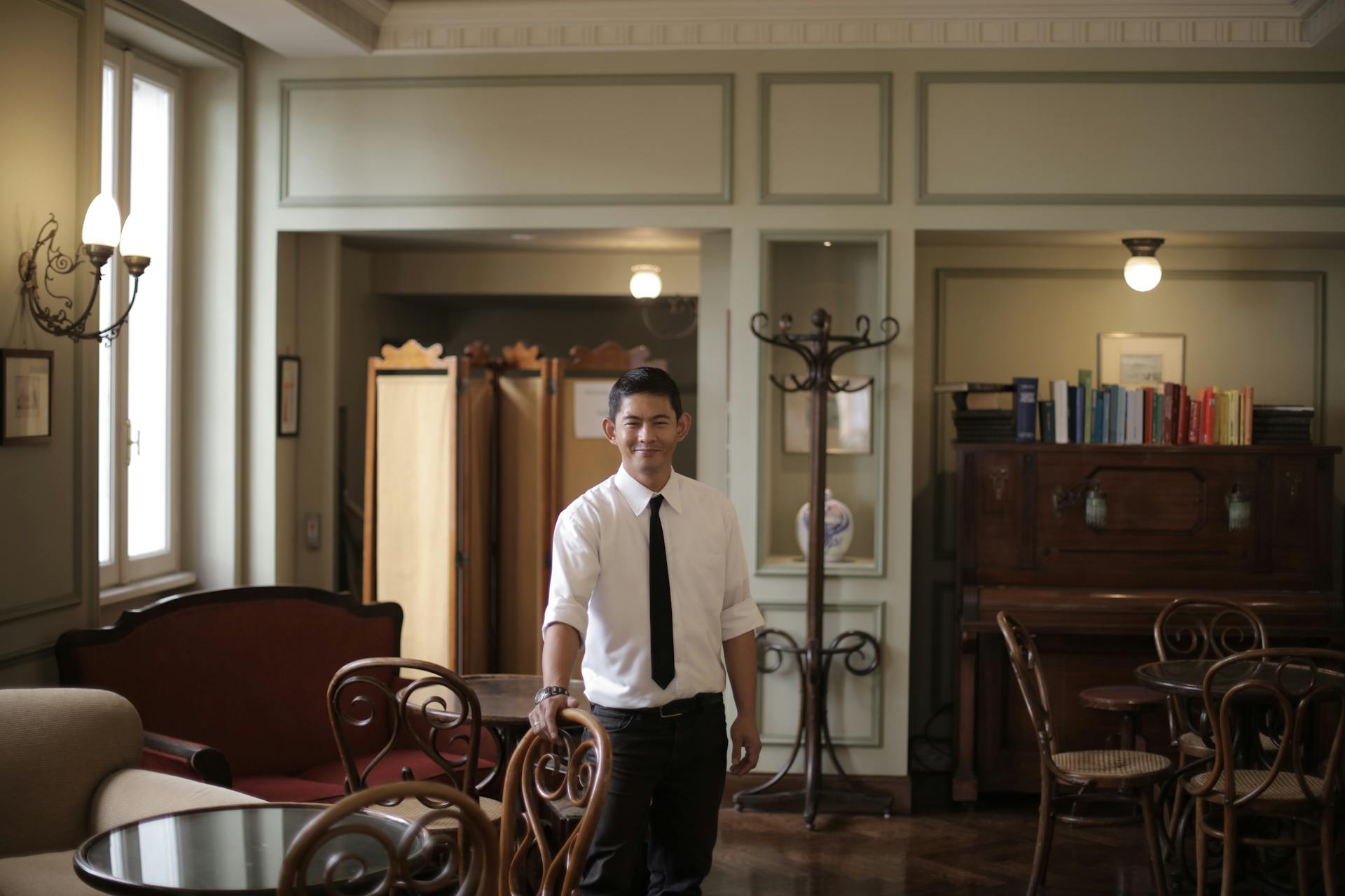 Una trabajadora de hotel | Fuente: Pexels