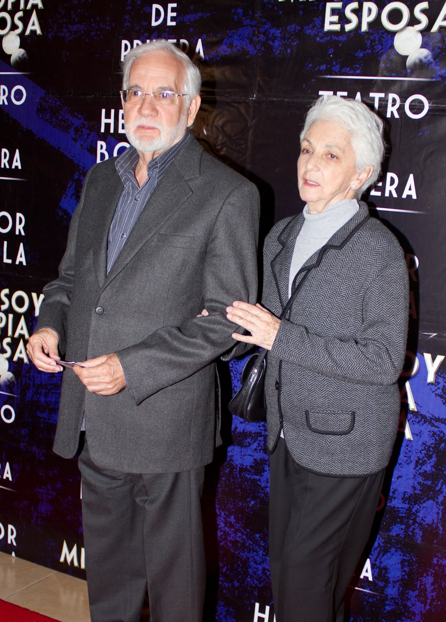 Ricardo Blume posa en la alfombra roja del espectáculo "Yo Soy Mi Propia Esposa 1er aniversario", el 28 de septiembre de 2010 en la Ciudad de México, México. | Fuente: Getty Images