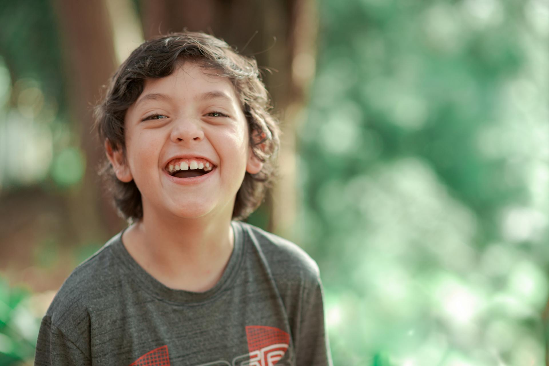 Un niño sonriendo | Fuente: Pexels