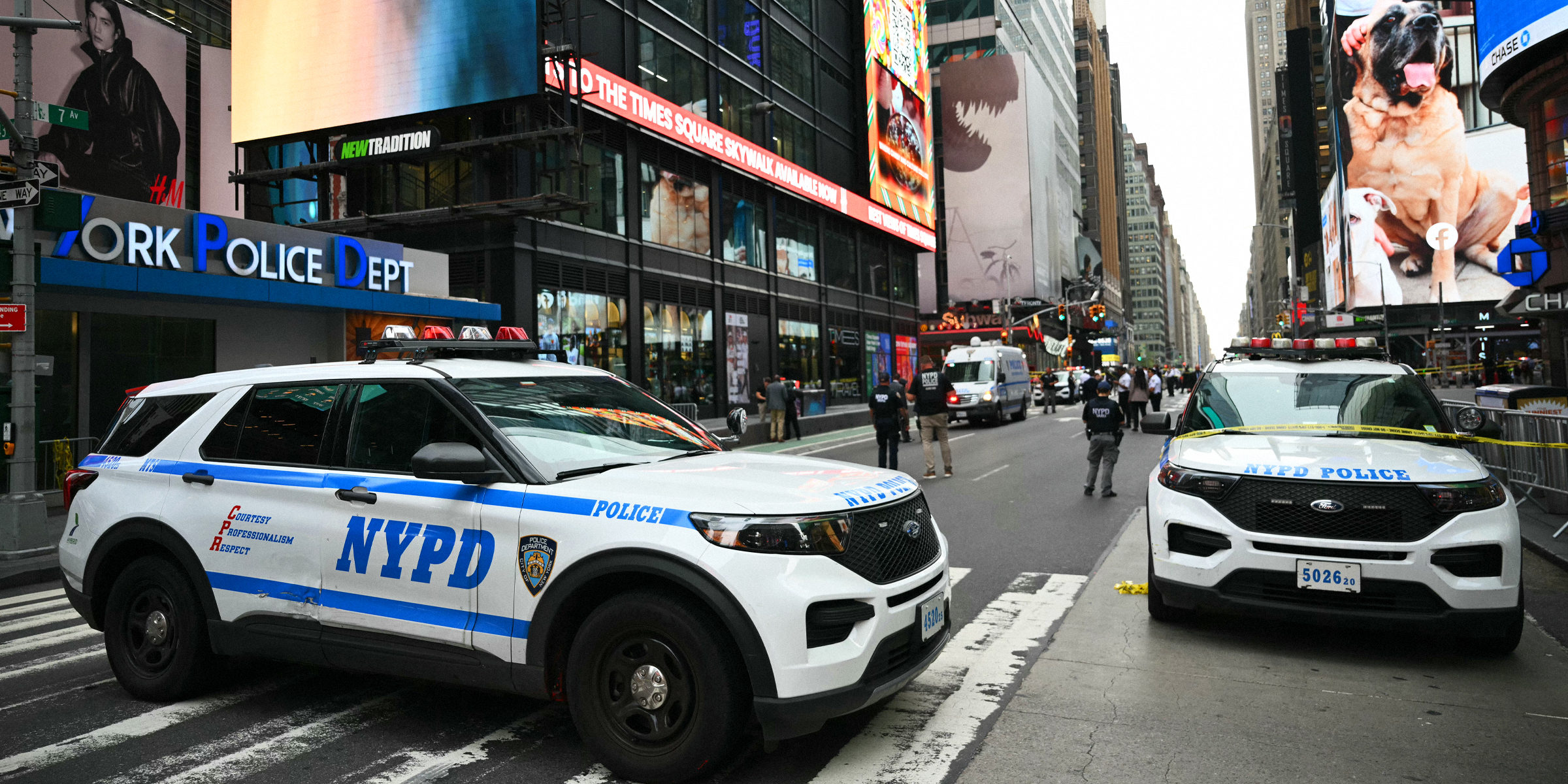 La policía de Nueva York refuerza la seguridad en Times Square tras un apuñalamiento mortal el 31 de agosto de 2026 | Fuente: Getty Images