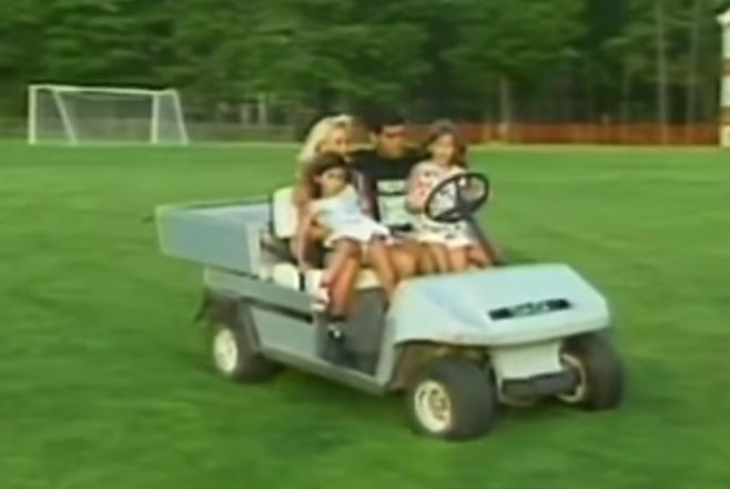 Diego Maradona junto a su exesposa Claudia y sus hijas, Dalma y Gianinna | Fuente: Instagram/giamaradona