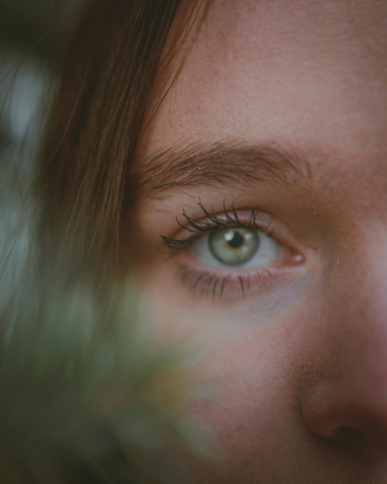 Primer plano del ojo derecho de una mujer | Fuente: Pexels