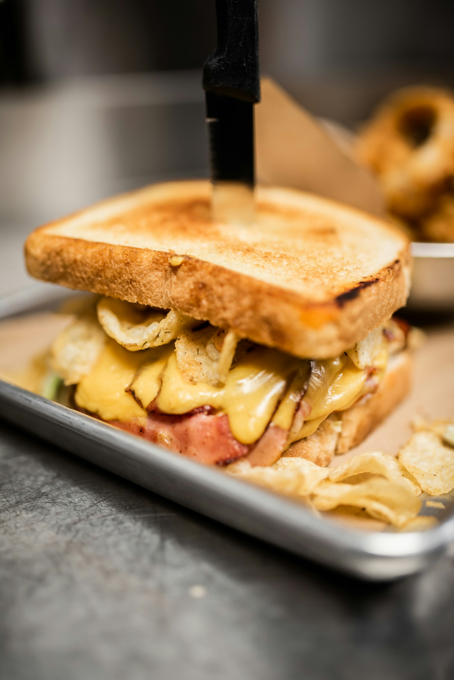 Un bocadillo sobre la mesa | Fuente: Unsplash