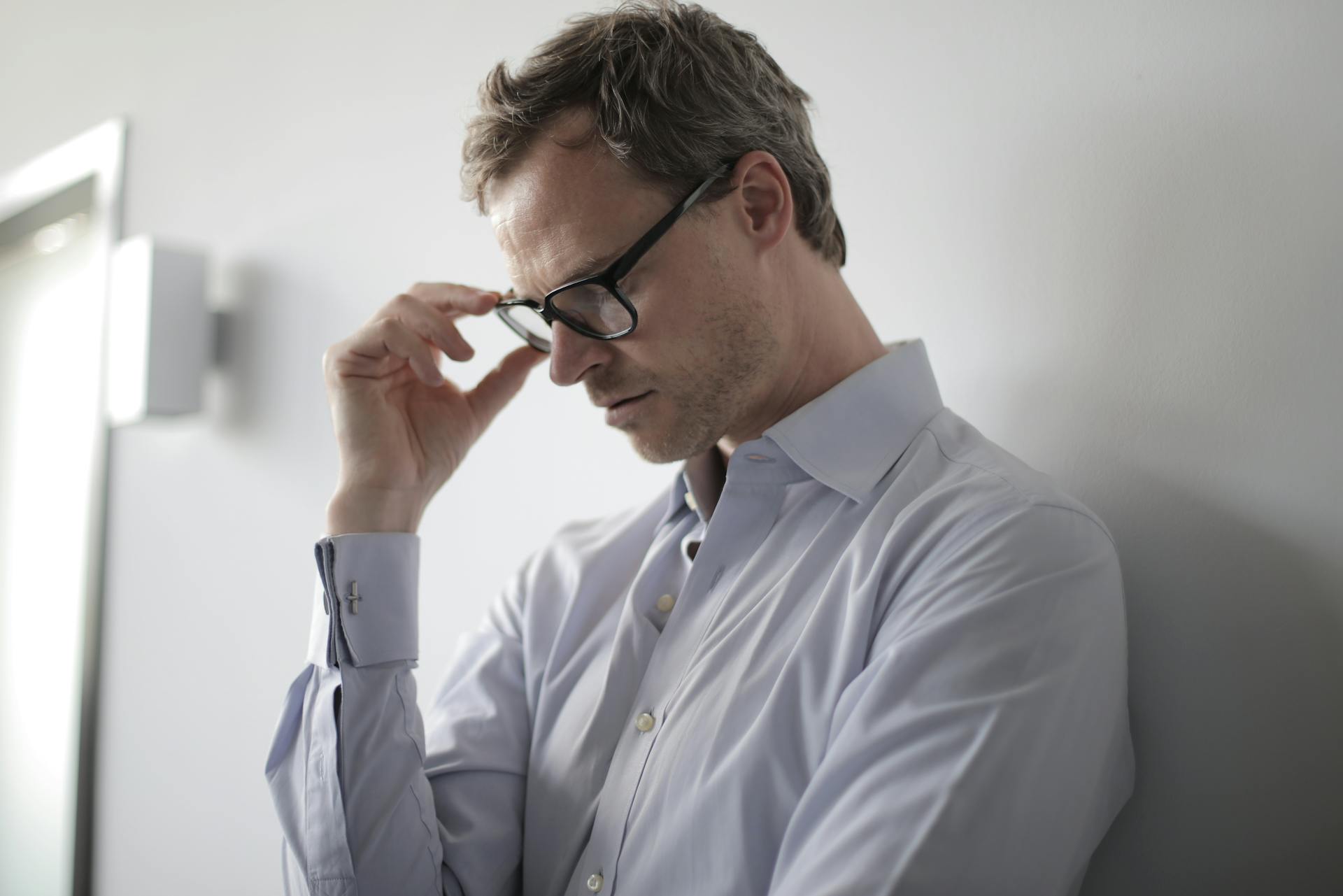 Un hombre angustiado | Fuente: Pexels