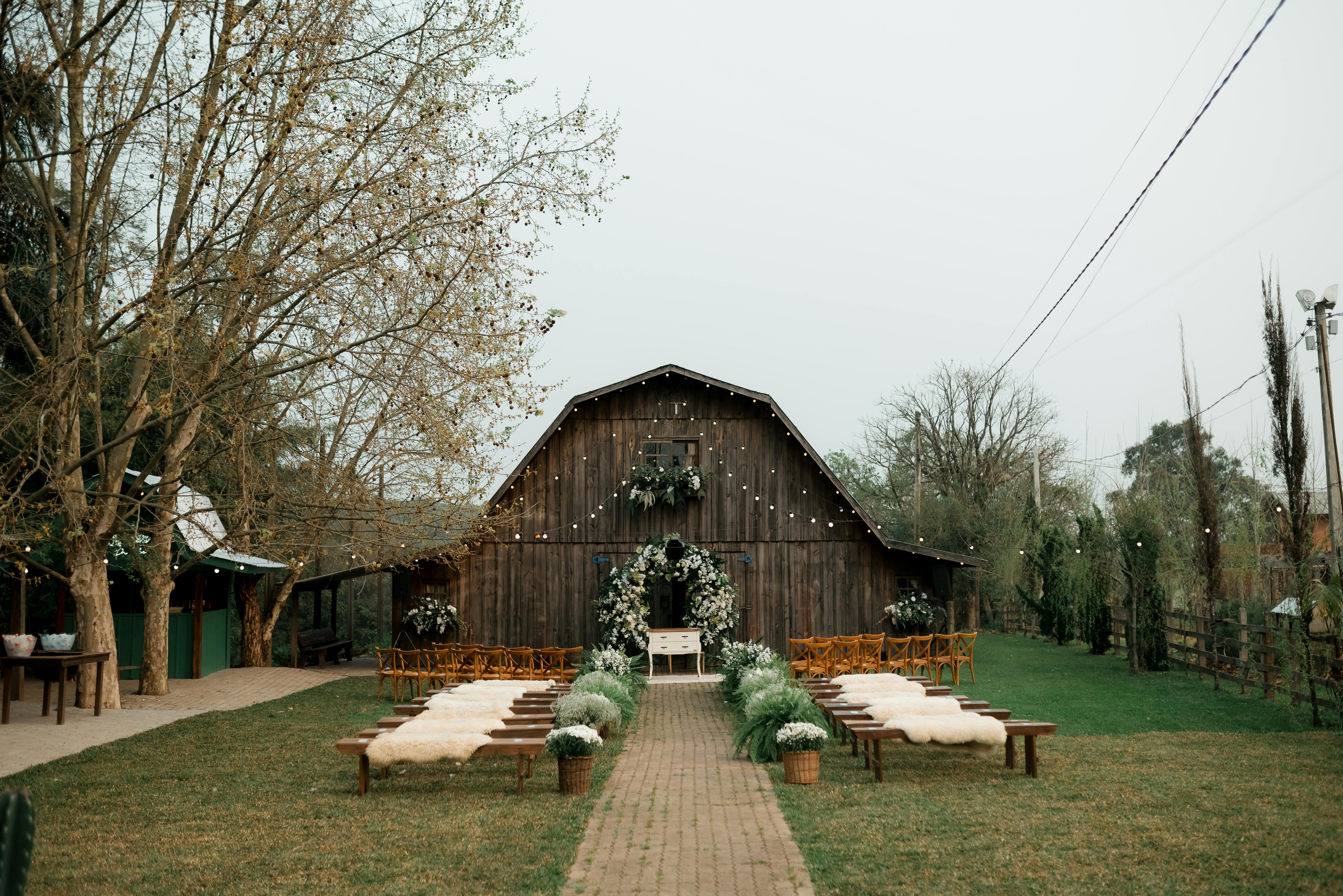 Un local decorado para una boda | Fuente: Pexels