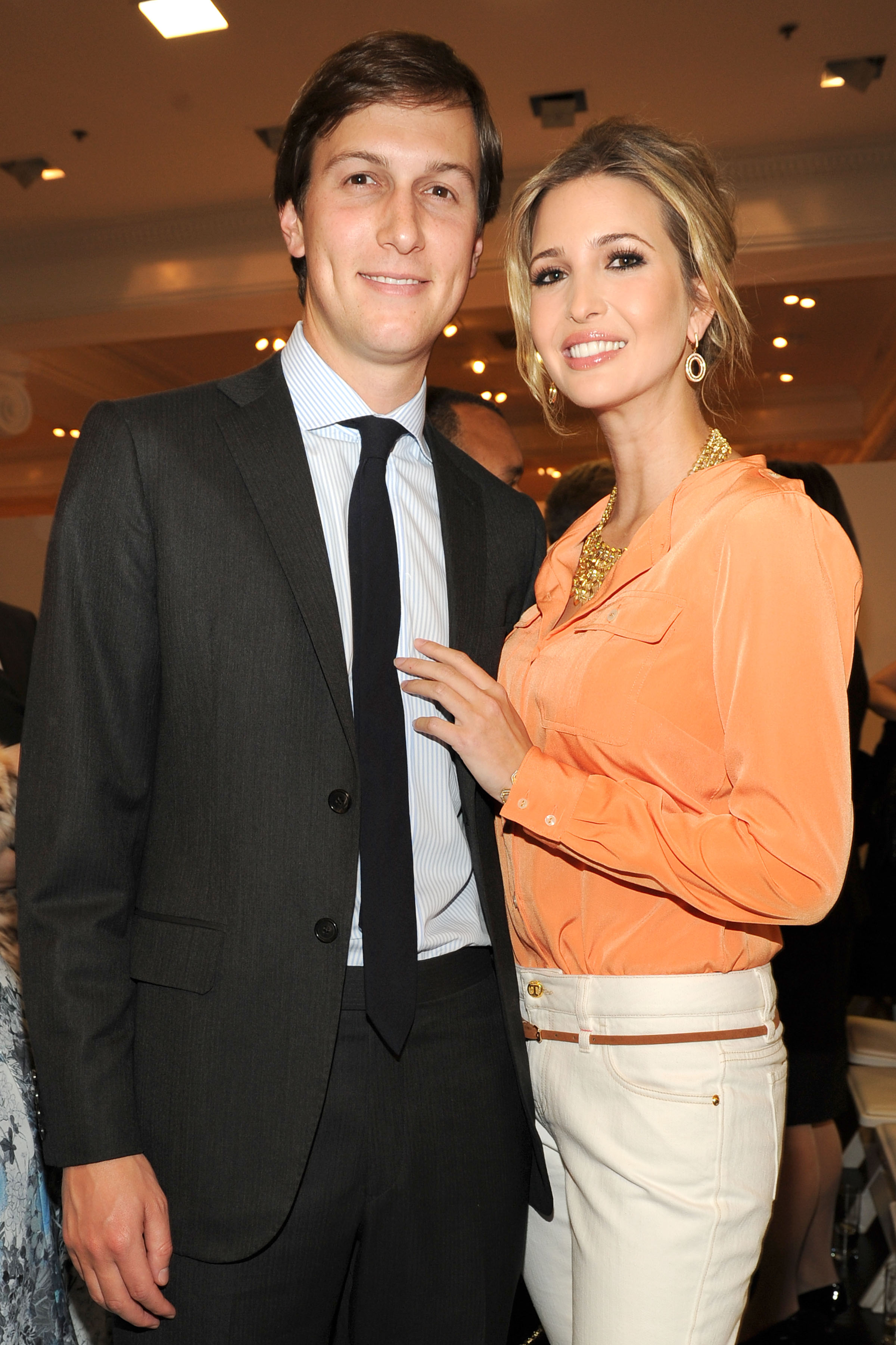 Jared Kushner e Ivanka Trump asisten a LORD & TAYLOR lanza la colección de primavera de IVANKA TRUMP el 28 de marzo de 2012, en Nueva York. | Fuente: Getty Images