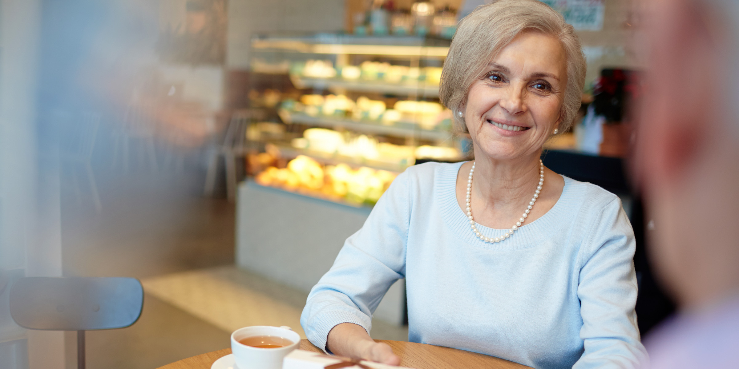 Una mujer en una cita | Fuente: Shutterstock