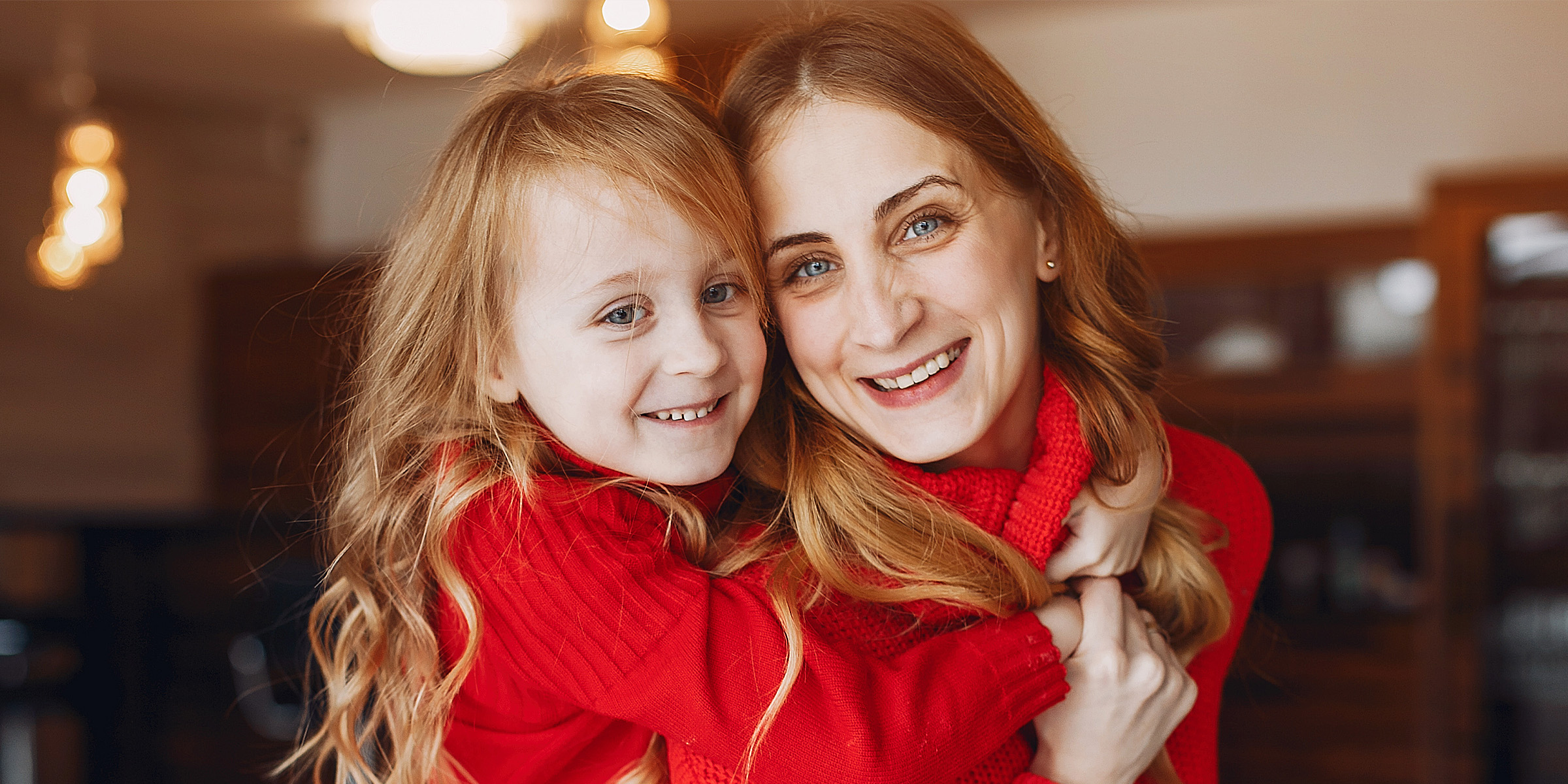 Una madre con su hija | Fuente: Freepik