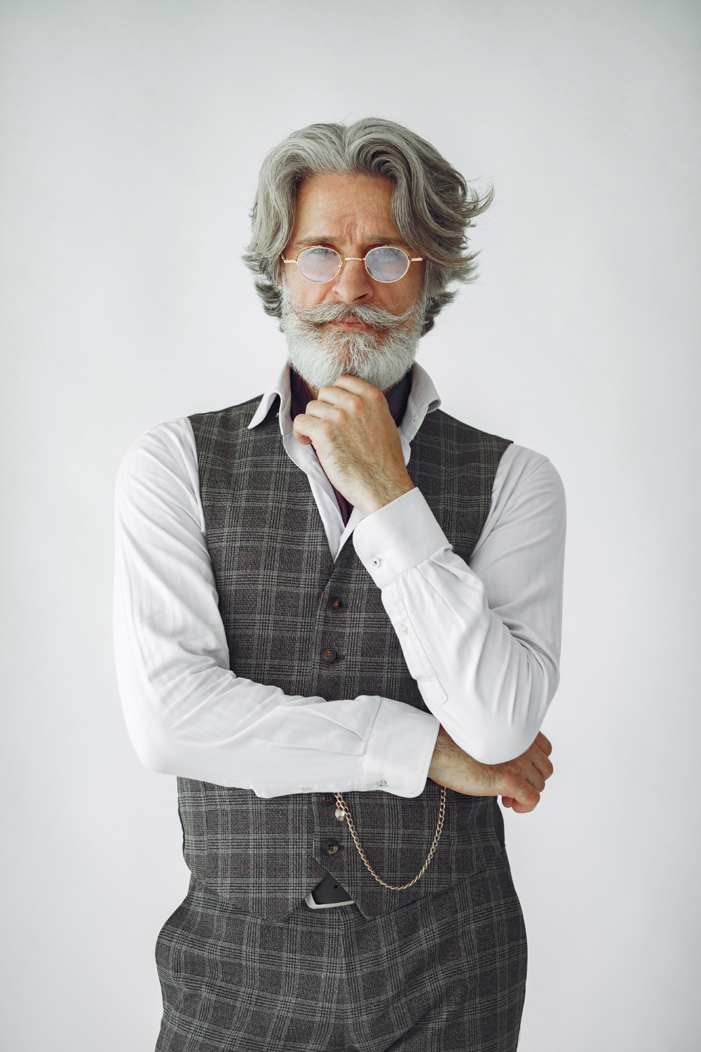 Un elegante hombre mayor | Fuente: Freepik